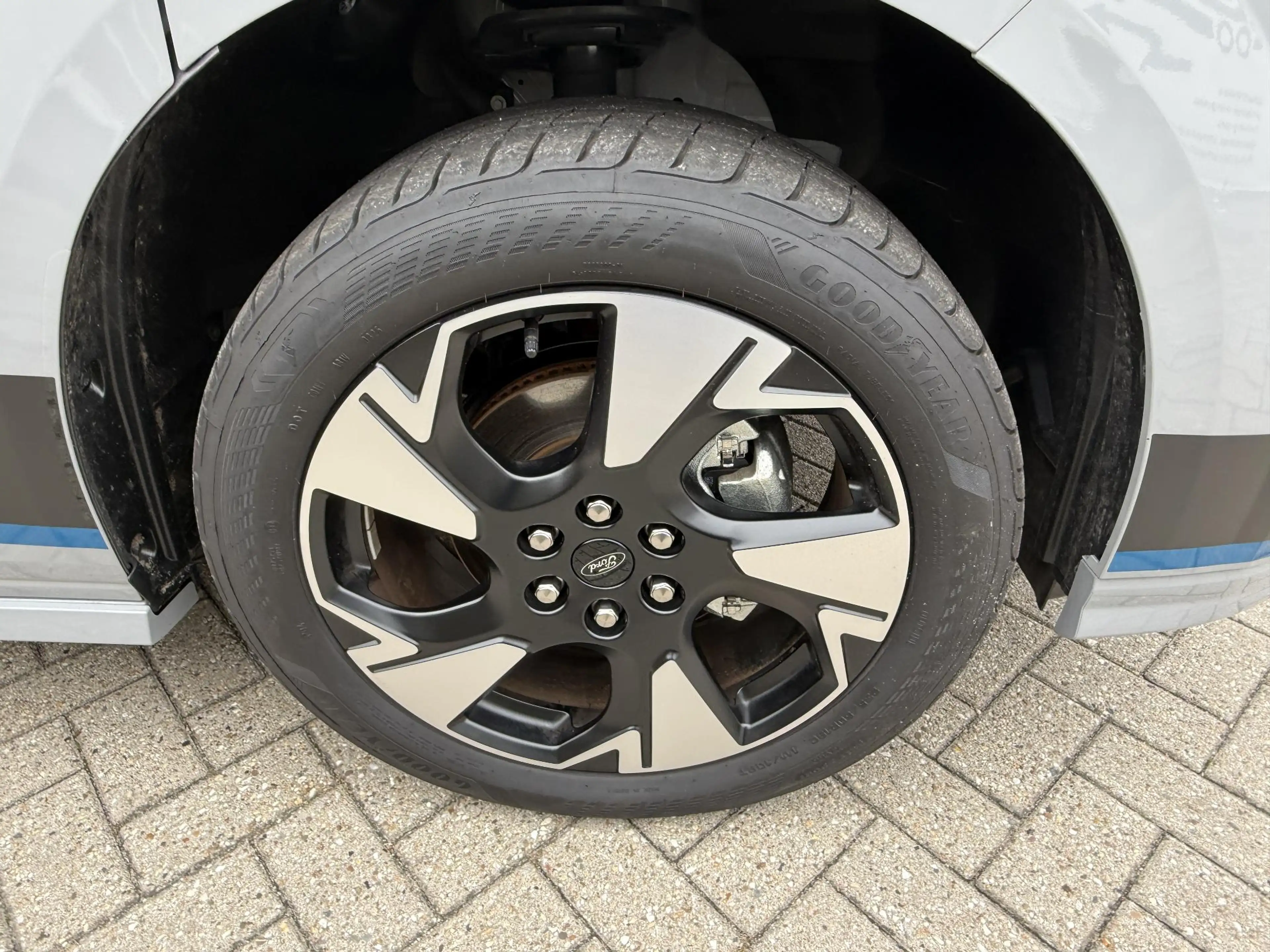 Ford E-Transit Cust. 340 L2H1 Sport 71 kWh — photo 7