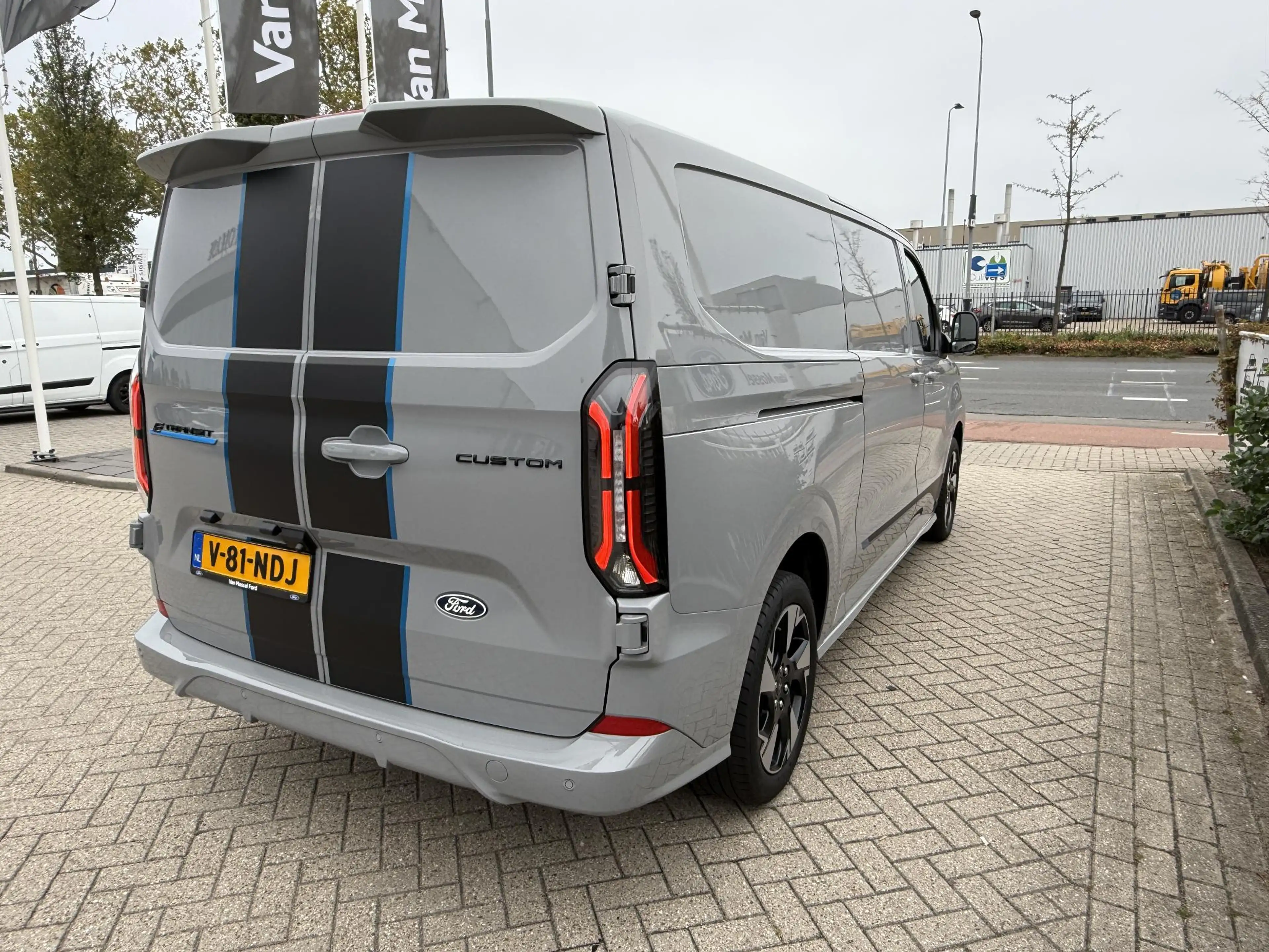 Ford E-Transit Cust. 340 L2H1 Sport 71 kWh — photo 5