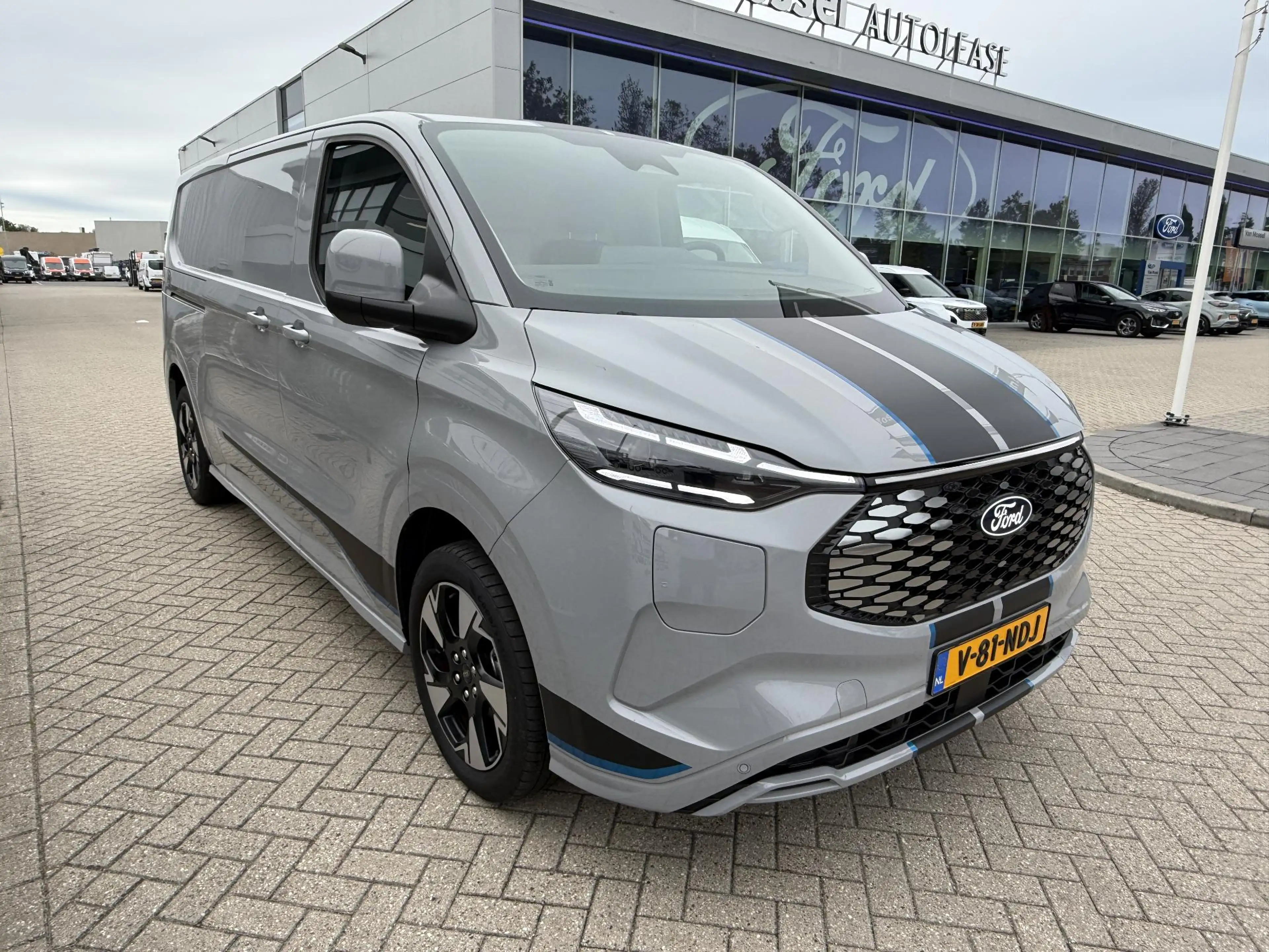 Ford E-Transit Cust. 340 L2H1 Sport 71 kWh — photo 6
