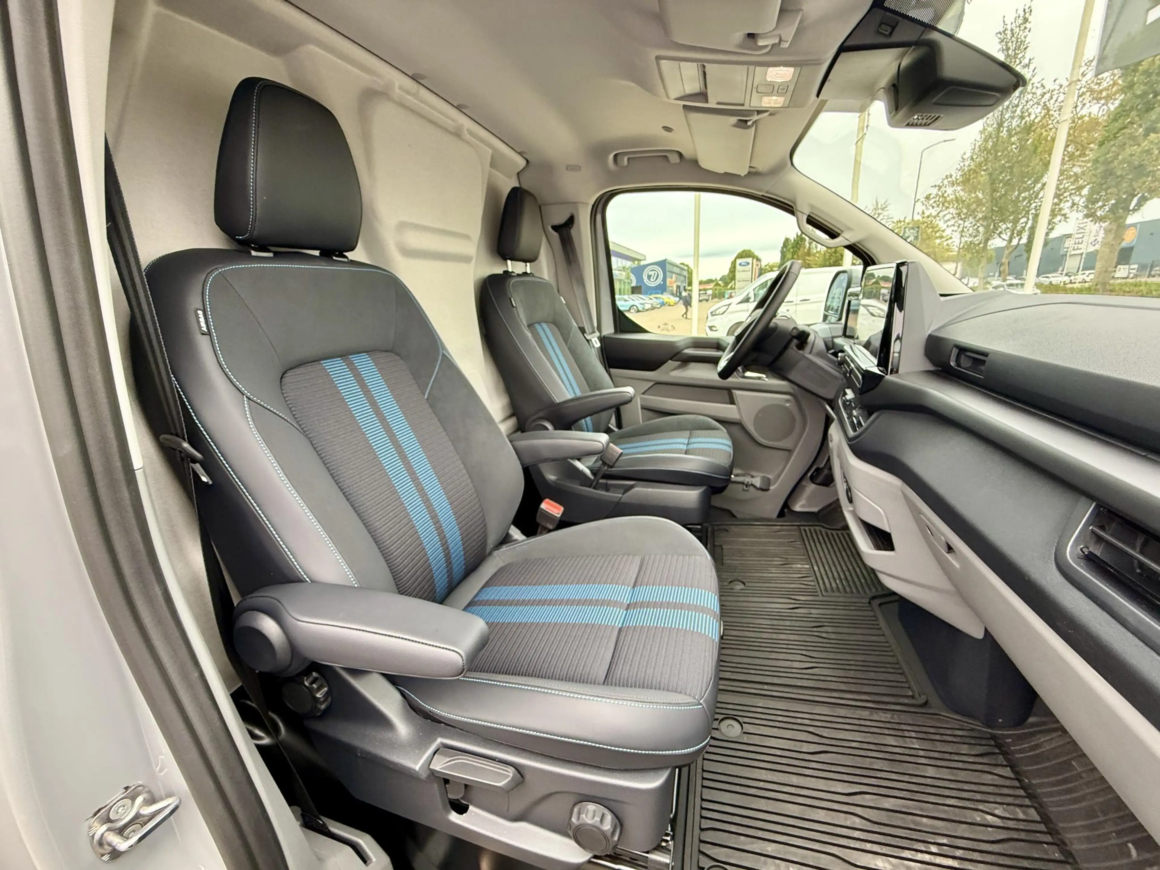 Ford E-Transit Cust. 340 L2H1 Sport 71 kWh — photo 8