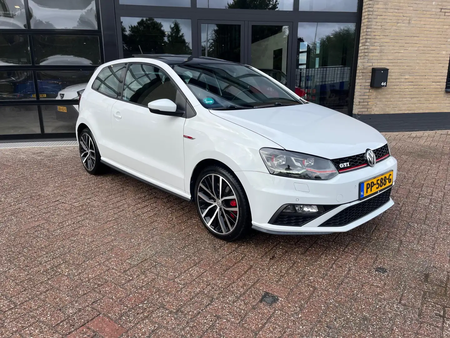 Volkswagen Polo GTI 1.8 TSI Panodak, Automaat, Camera,Led Wit - 2