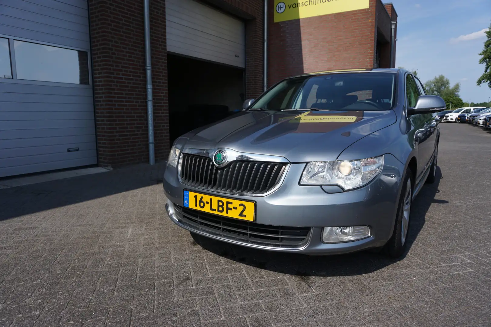 Skoda Superb 1.4 TSI AMBITIION ORIGINEEL NEDERLANDS ECC AIRCO C Grijs - 2