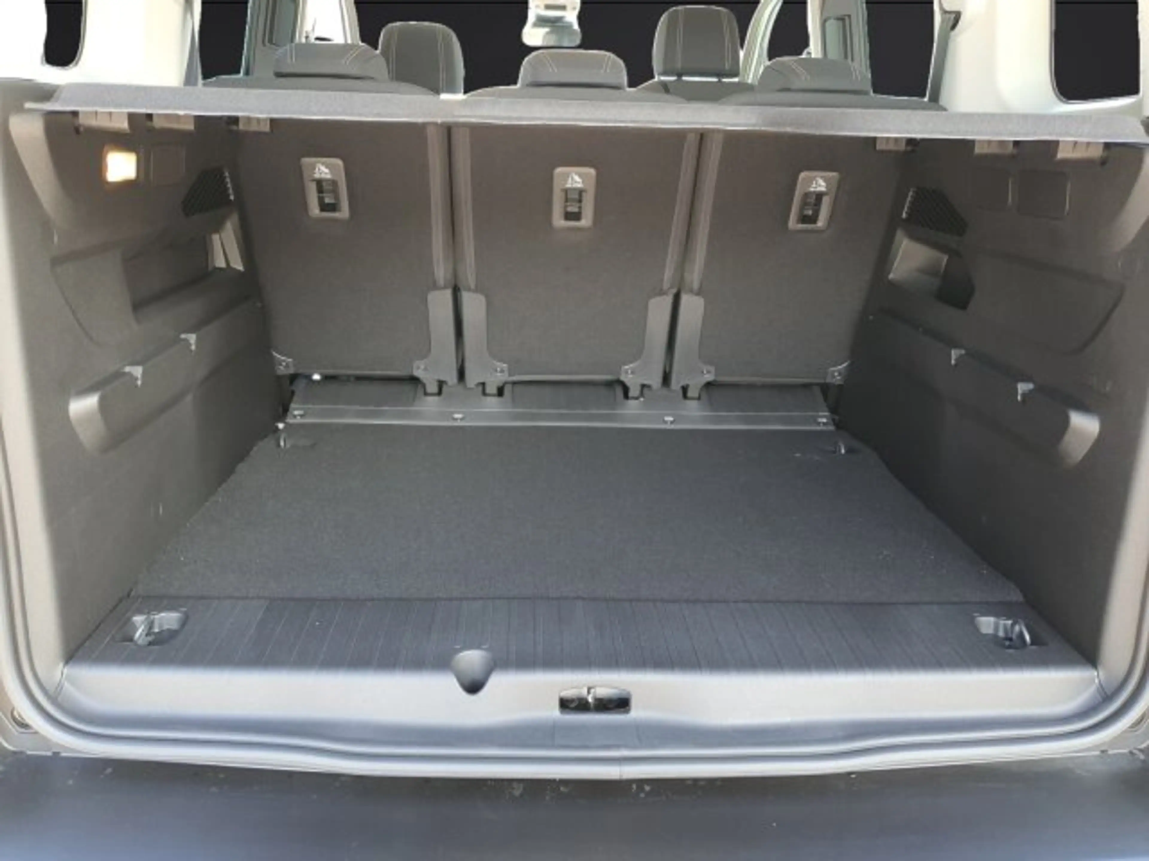 Peugeot Rifter Rifter Allure 100 +180°Kamera+Keyless+FSH+SHZ+ — photo 15