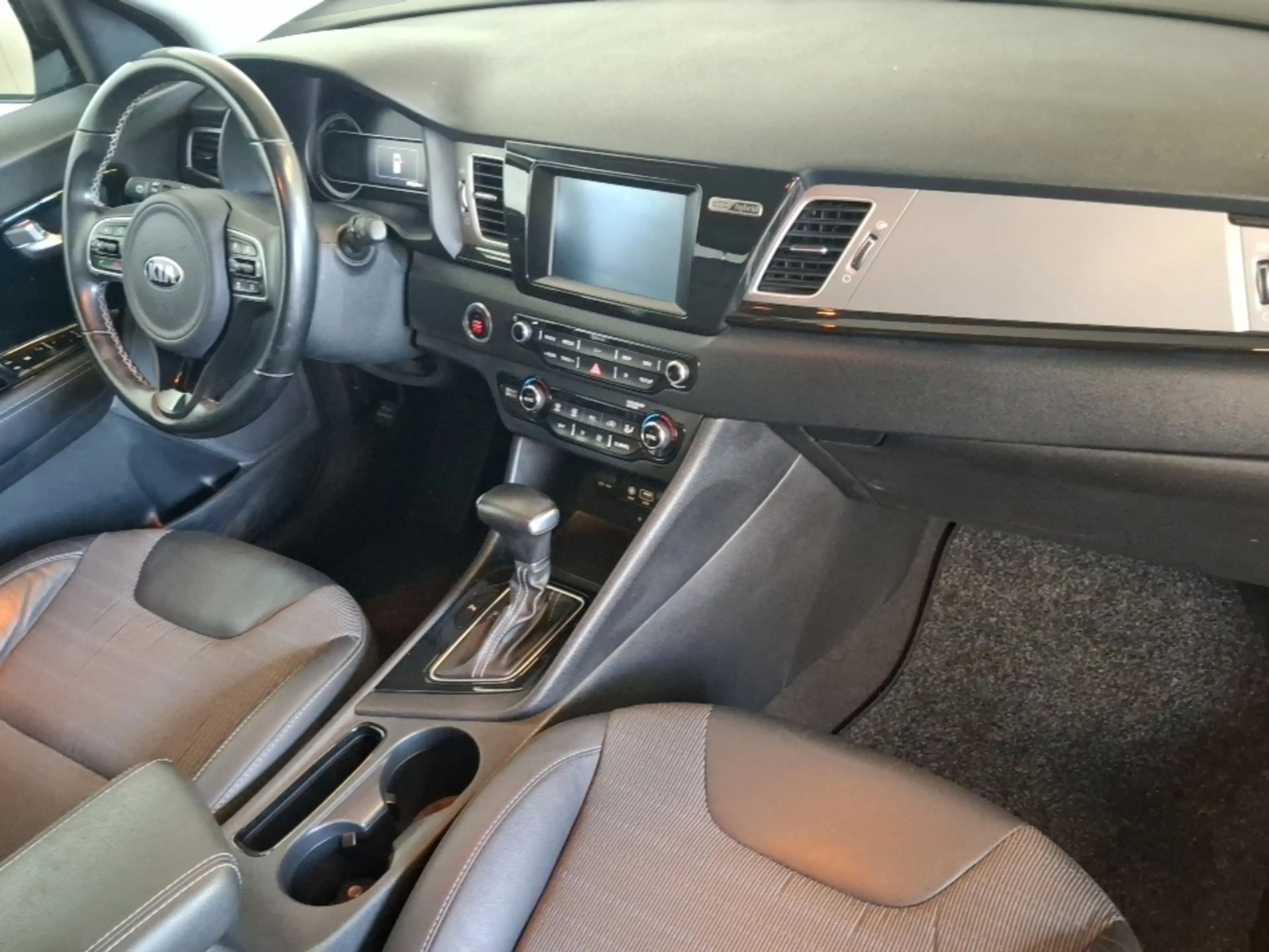 Kia Niro 1.6 GDi HEV Fusion NAVI AIRCO PDC CAM — photo 8