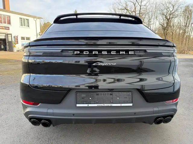 Porsche Cayenne view 9