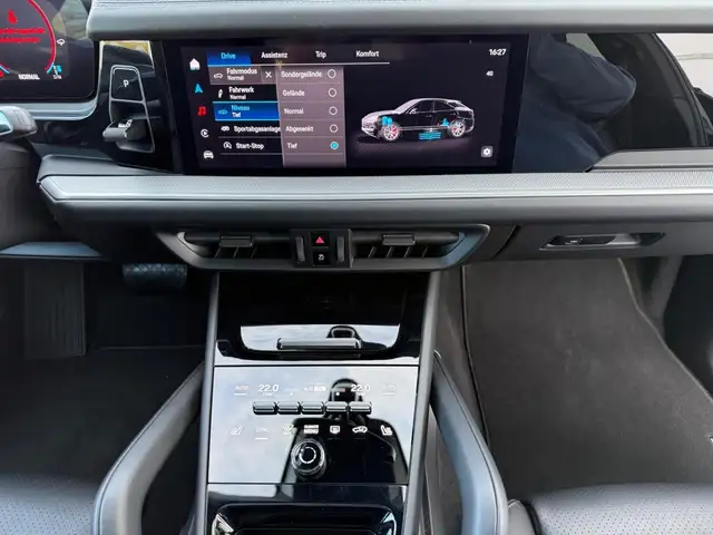 Porsche Cayenne view 10