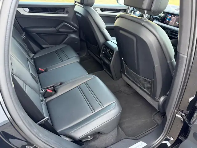 Porsche Cayenne view 13