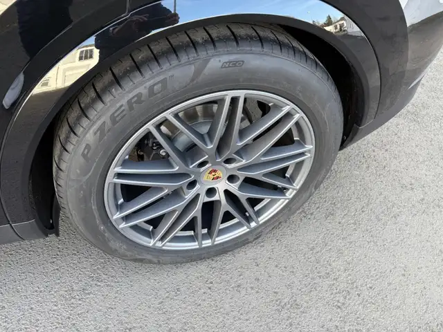 Porsche Cayenne view 14