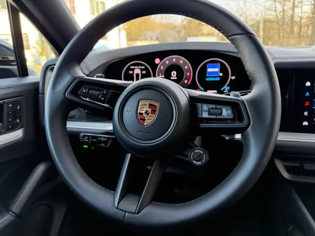 Porsche Cayenne view 7
