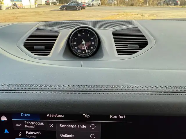 Porsche Cayenne view 8