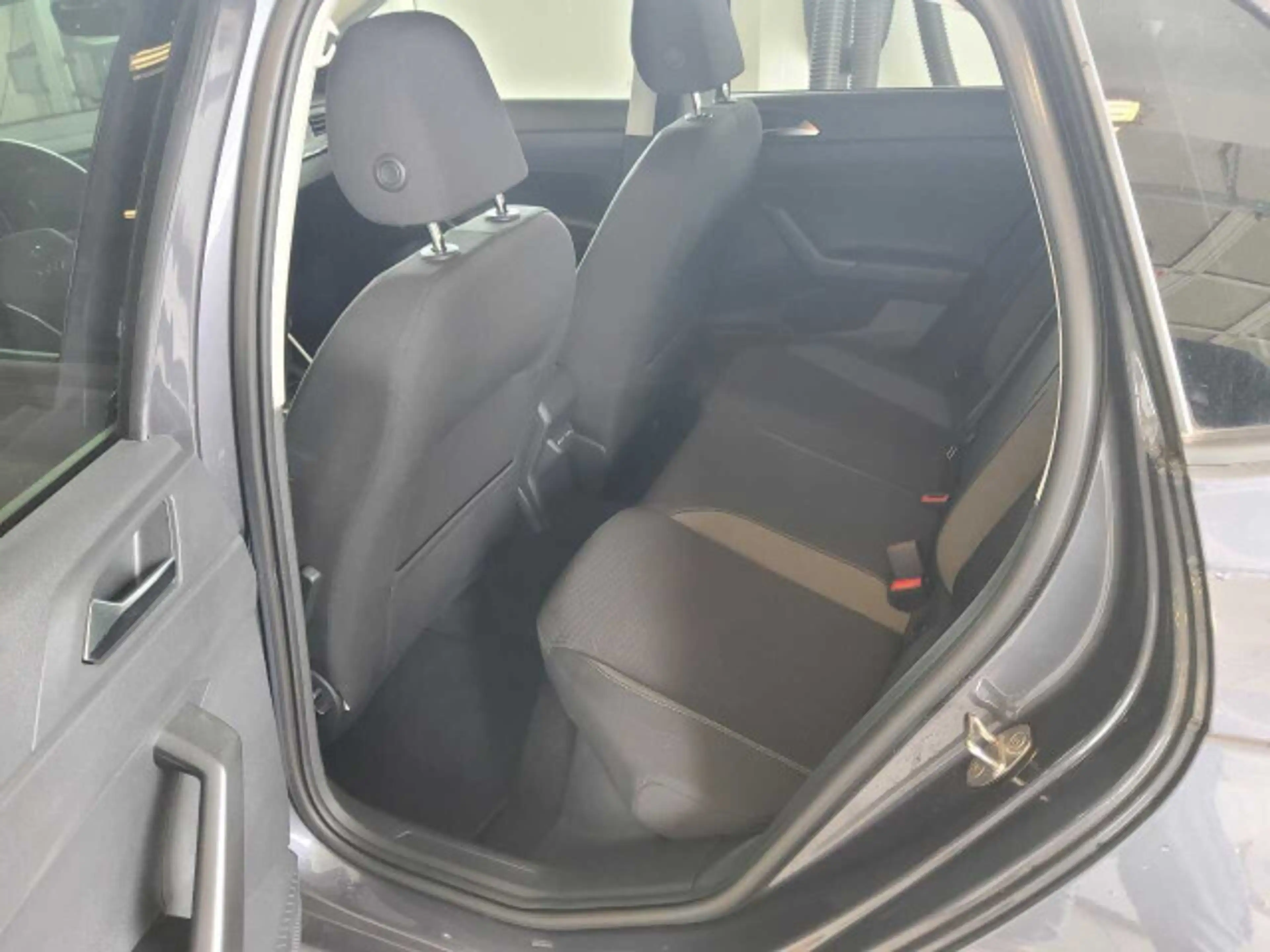 Volkswagen Polo 1.0 TSI Active NAVI SHZ ACC APP LED — photo 6