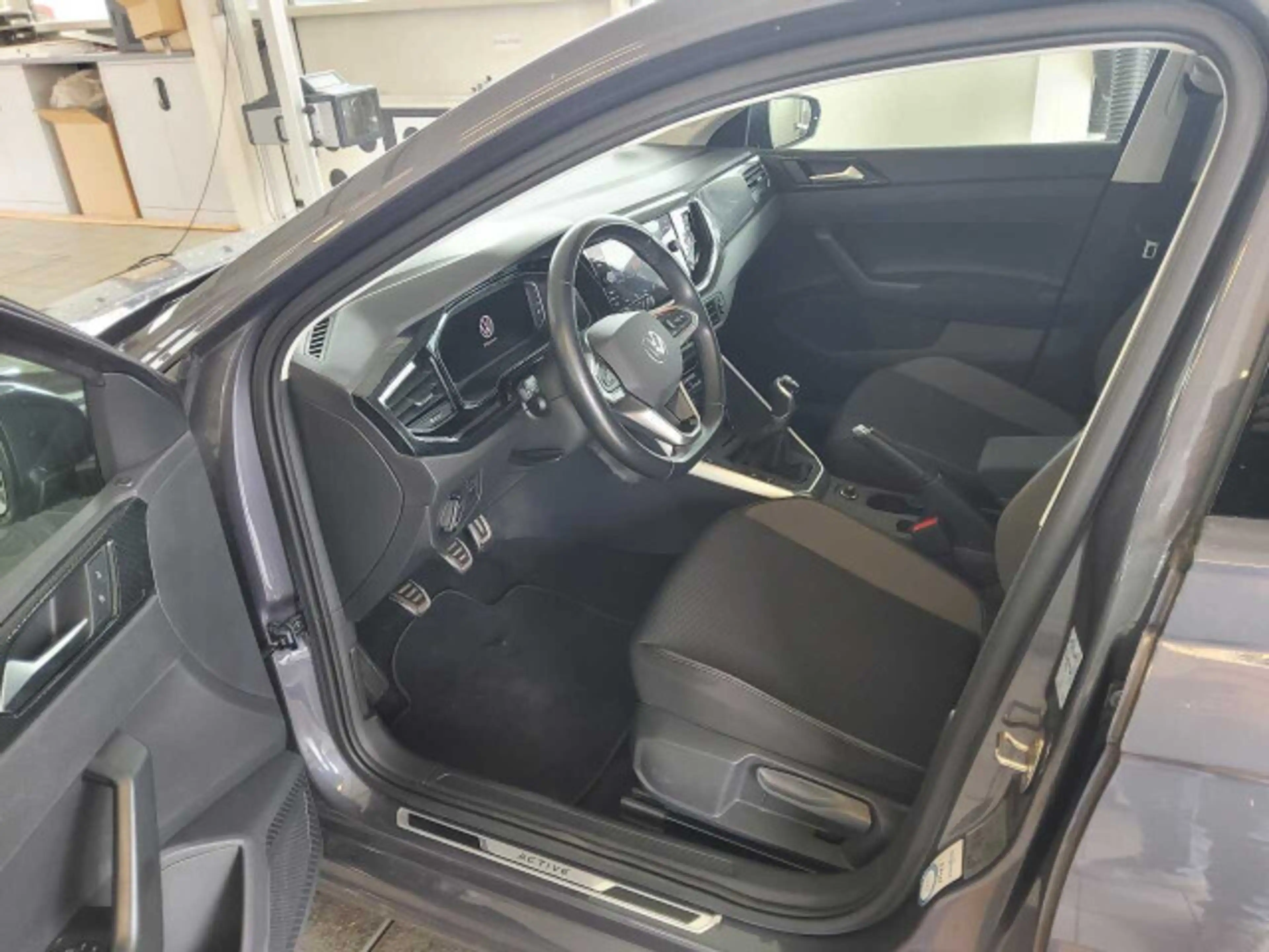 Volkswagen Polo 1.0 TSI Active NAVI SHZ ACC APP LED — photo 5