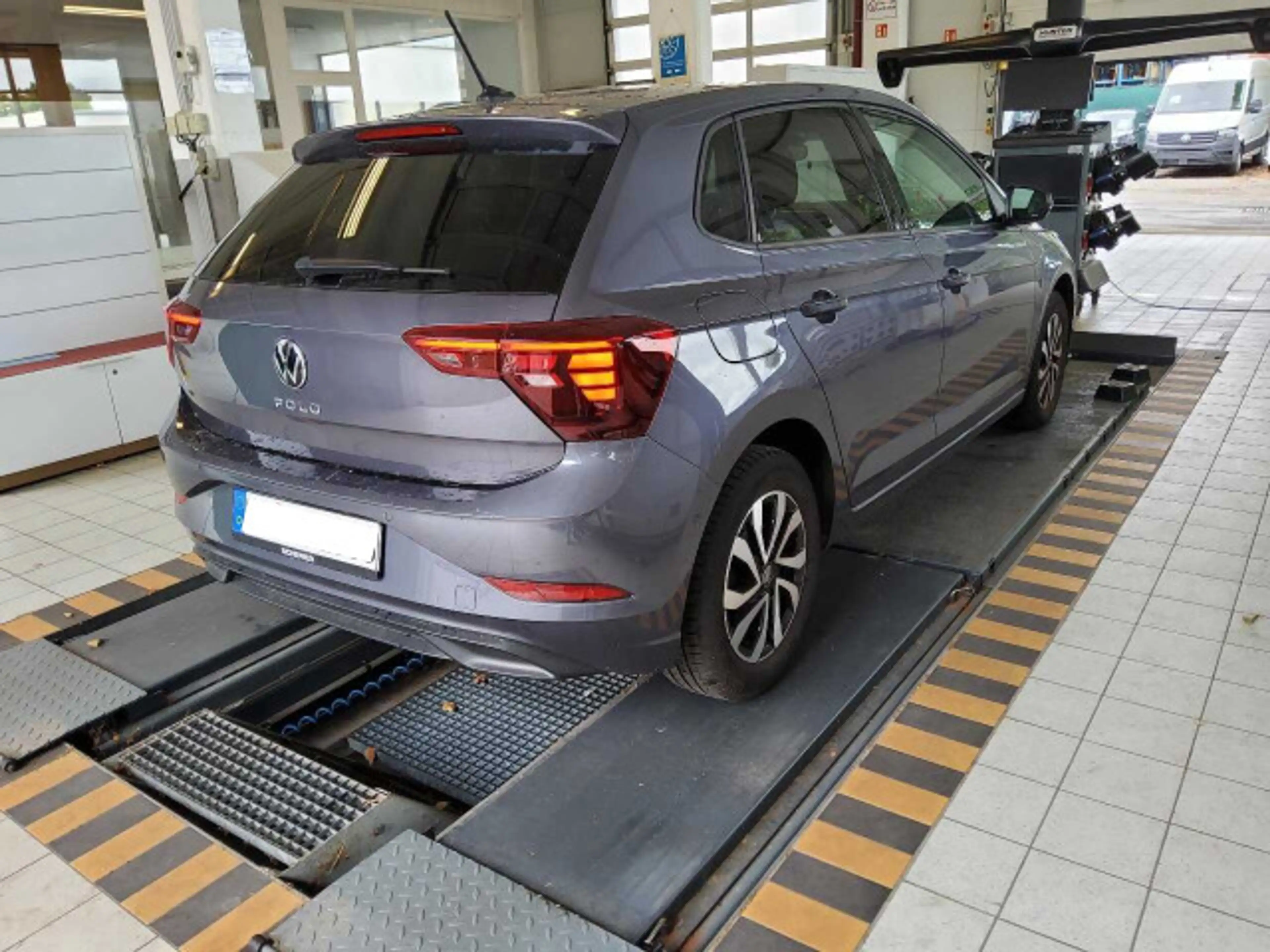 Volkswagen Polo 1.0 TSI Active NAVI SHZ ACC APP LED — photo 3