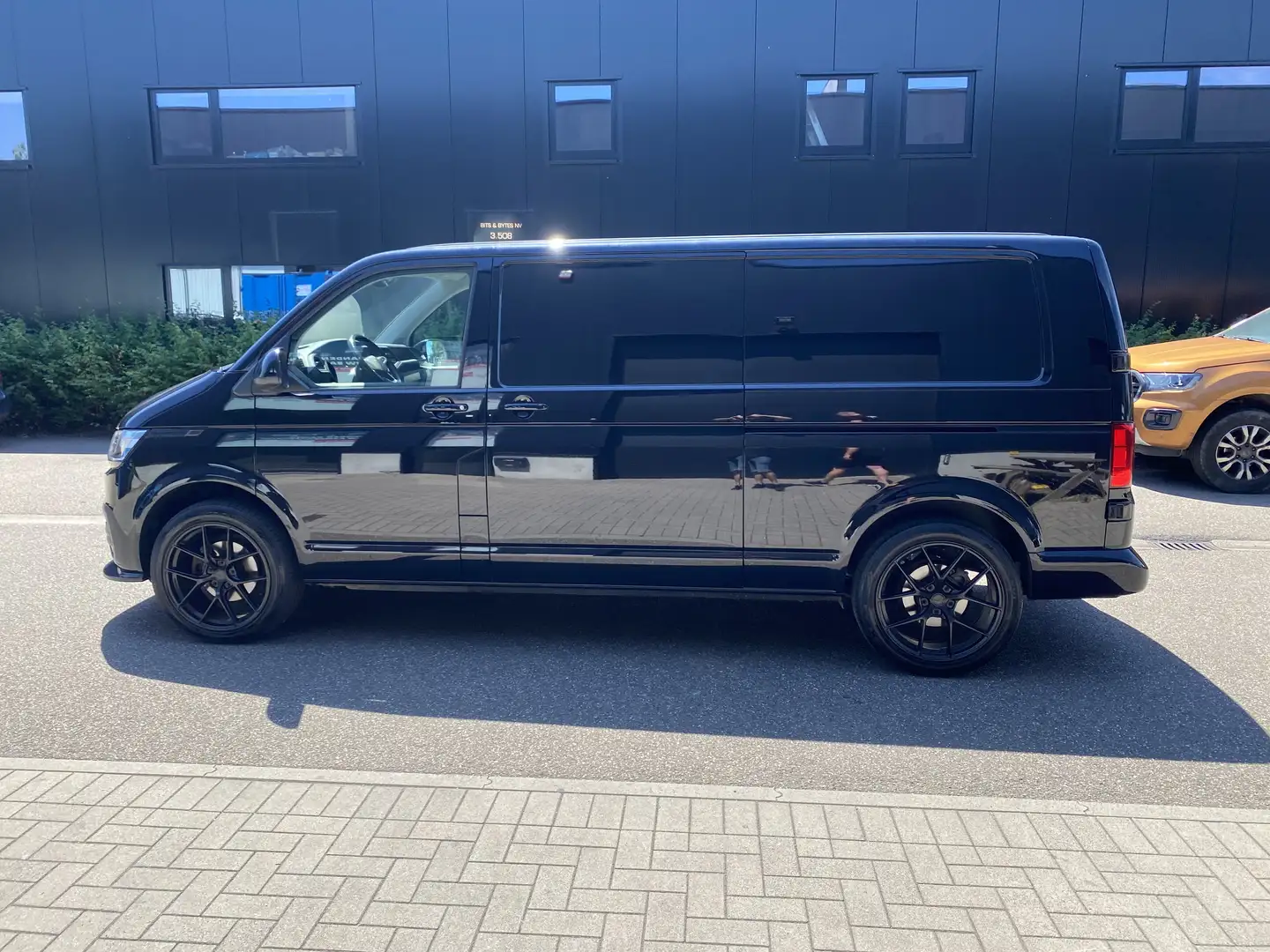 Volkswagen T6.1 Transporter Transporter T6.1 DSG Lang LWB Zwart - 2
