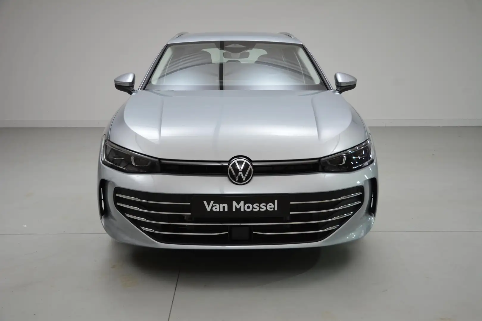 Volkswagen Passat Variant 1.5 eTSI Business 150 PK | Demo | Automaat | Navig Grijs - 2