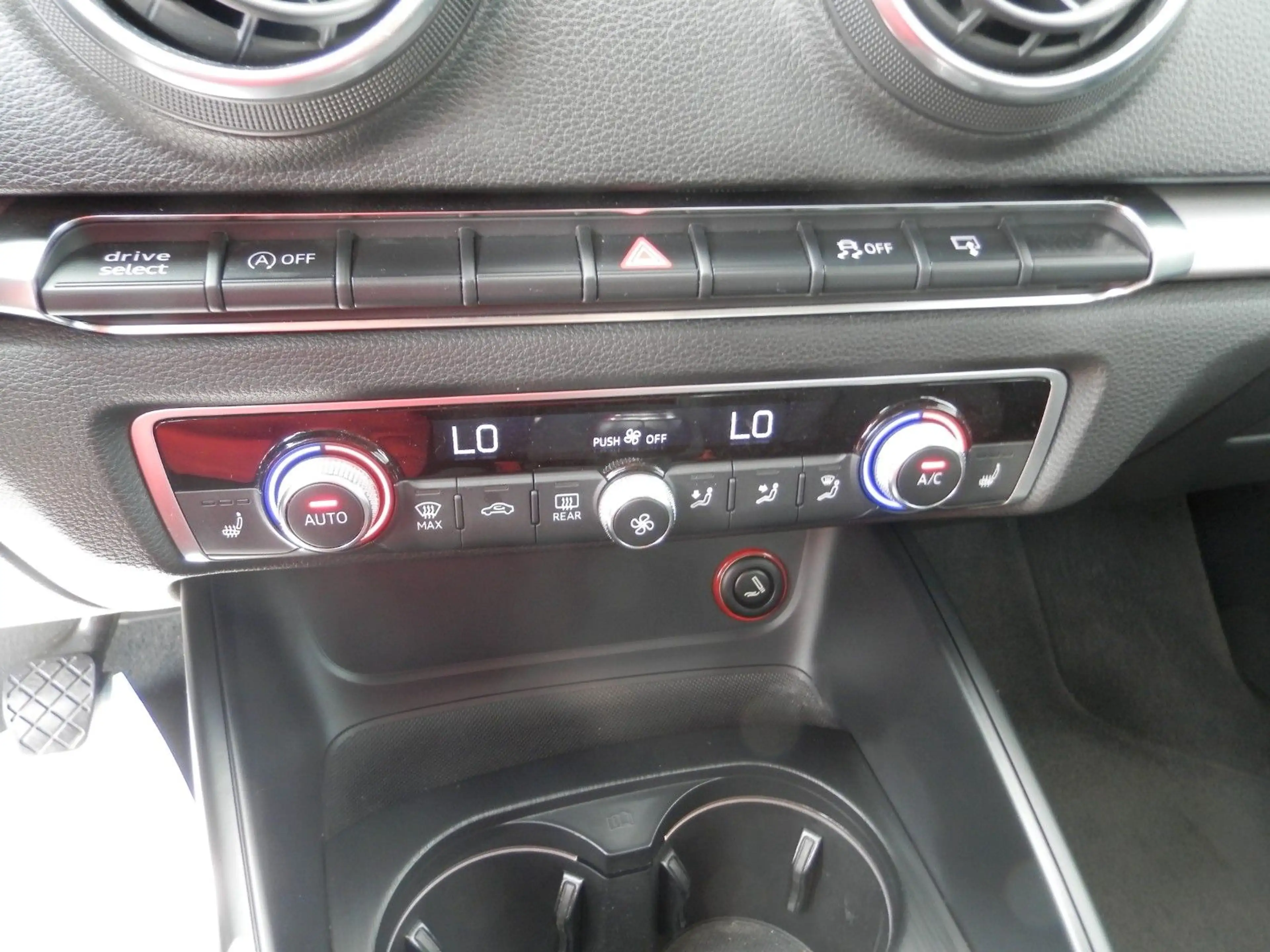 Audi A3 S Line Sportpaket"MMI"Kamera"Xenon"SitzHz. — photo 9