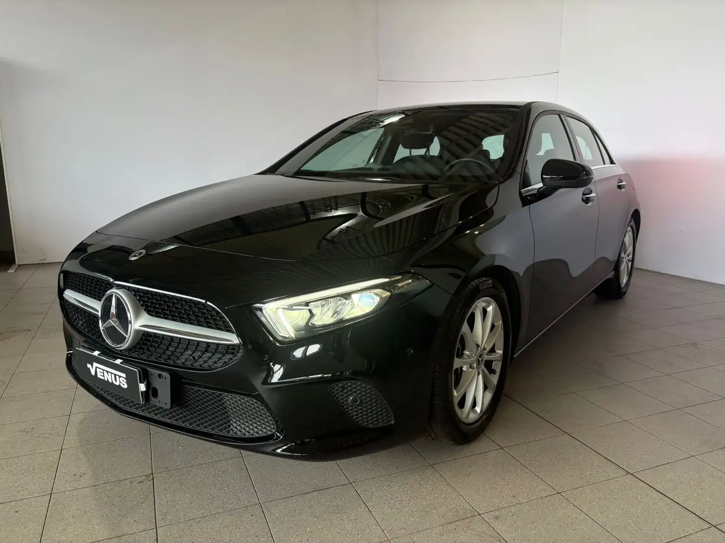Mercedes-Benz A 180 A 180 d Automatic Business Extra Nero - 2
