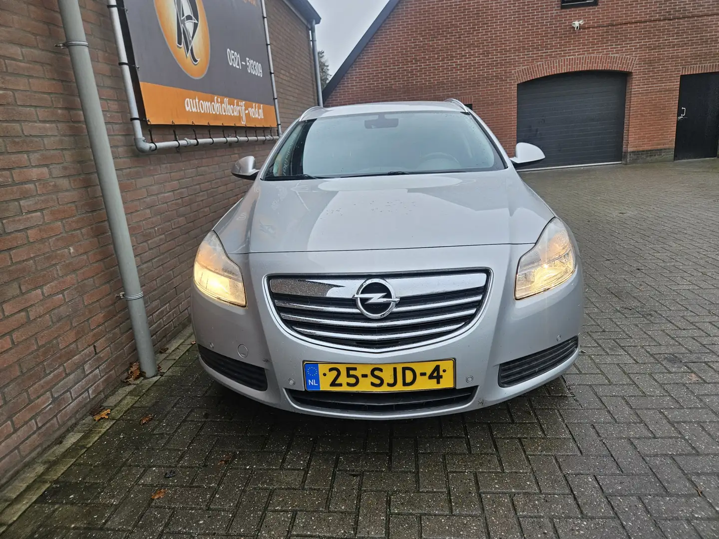Opel Insignia Sports Tourer 1.6 T Edition Grijs - 2