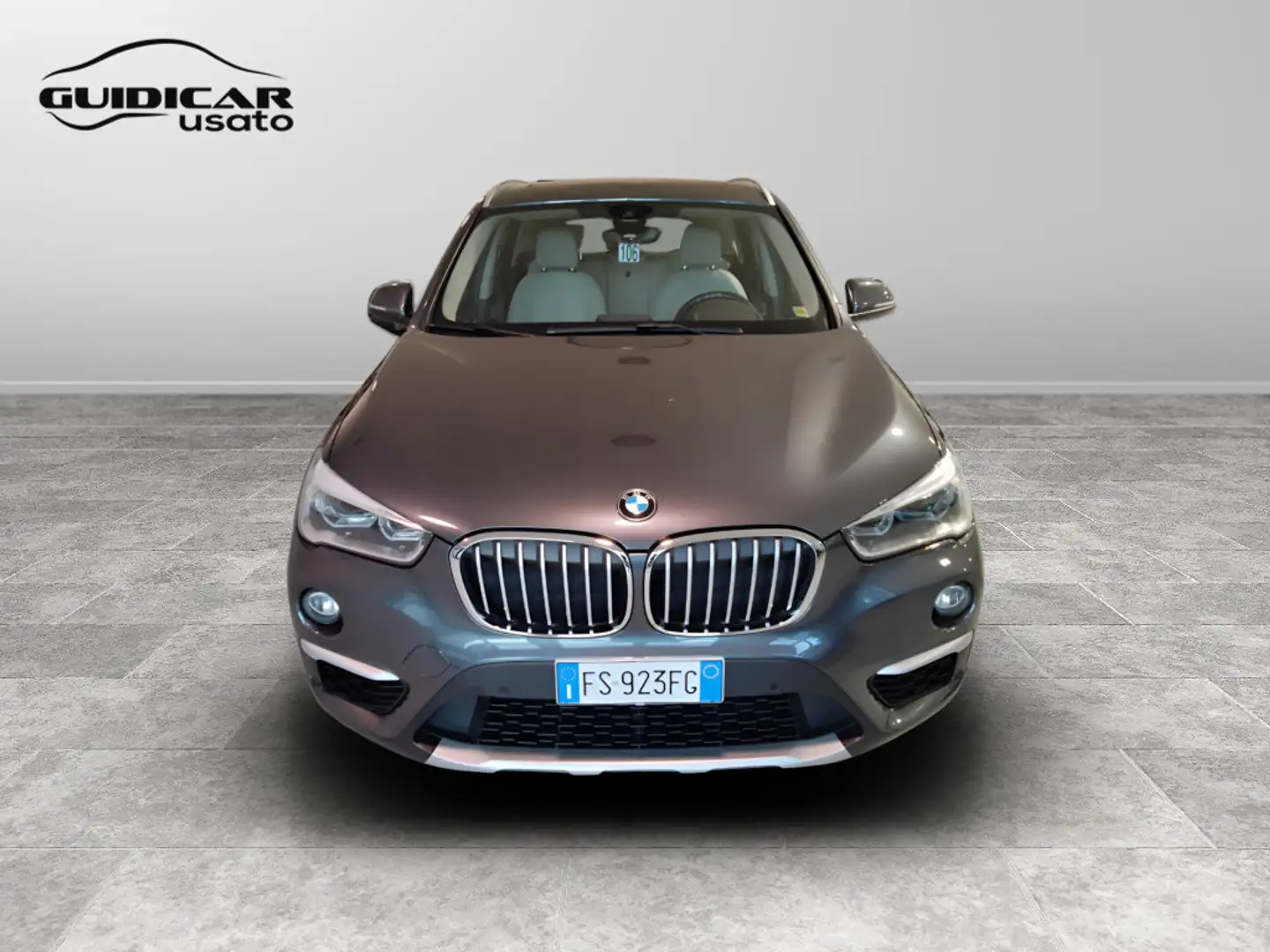 BMW X1 F48 - X1 sdrive18i xLine 140cv Gris - 2