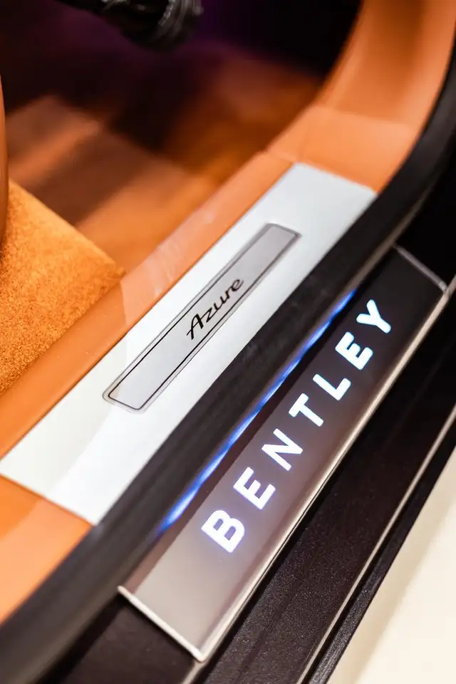Bentley Flying Spur 2023 — фото 12