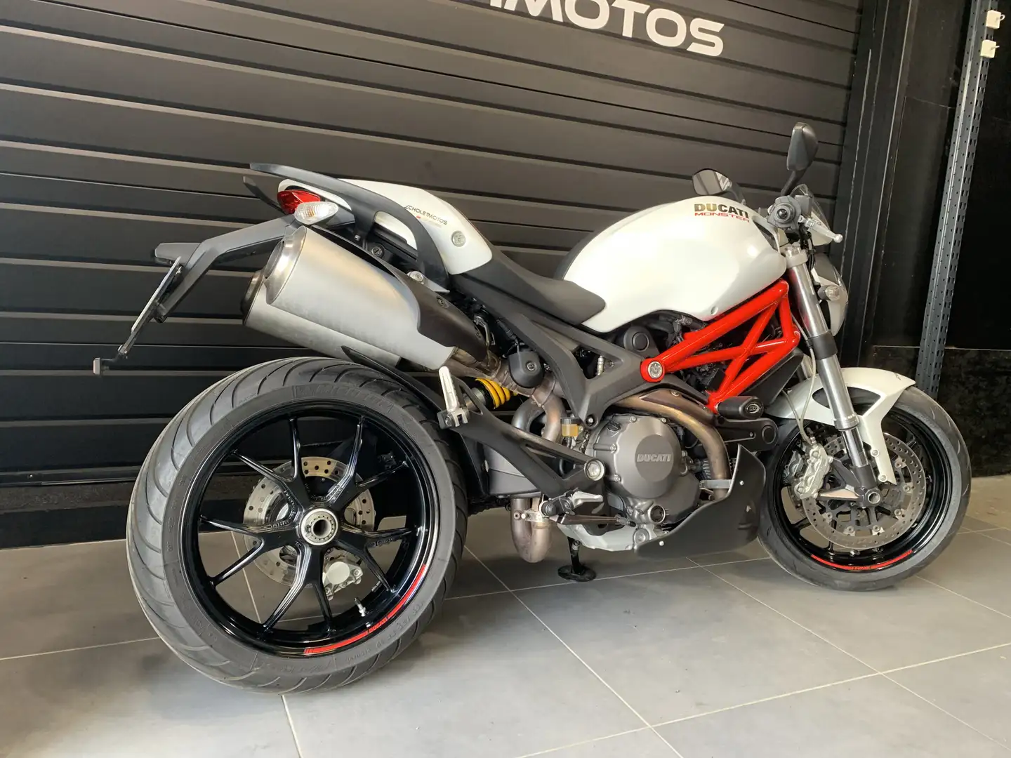 Ducati Monster 796 White - 2