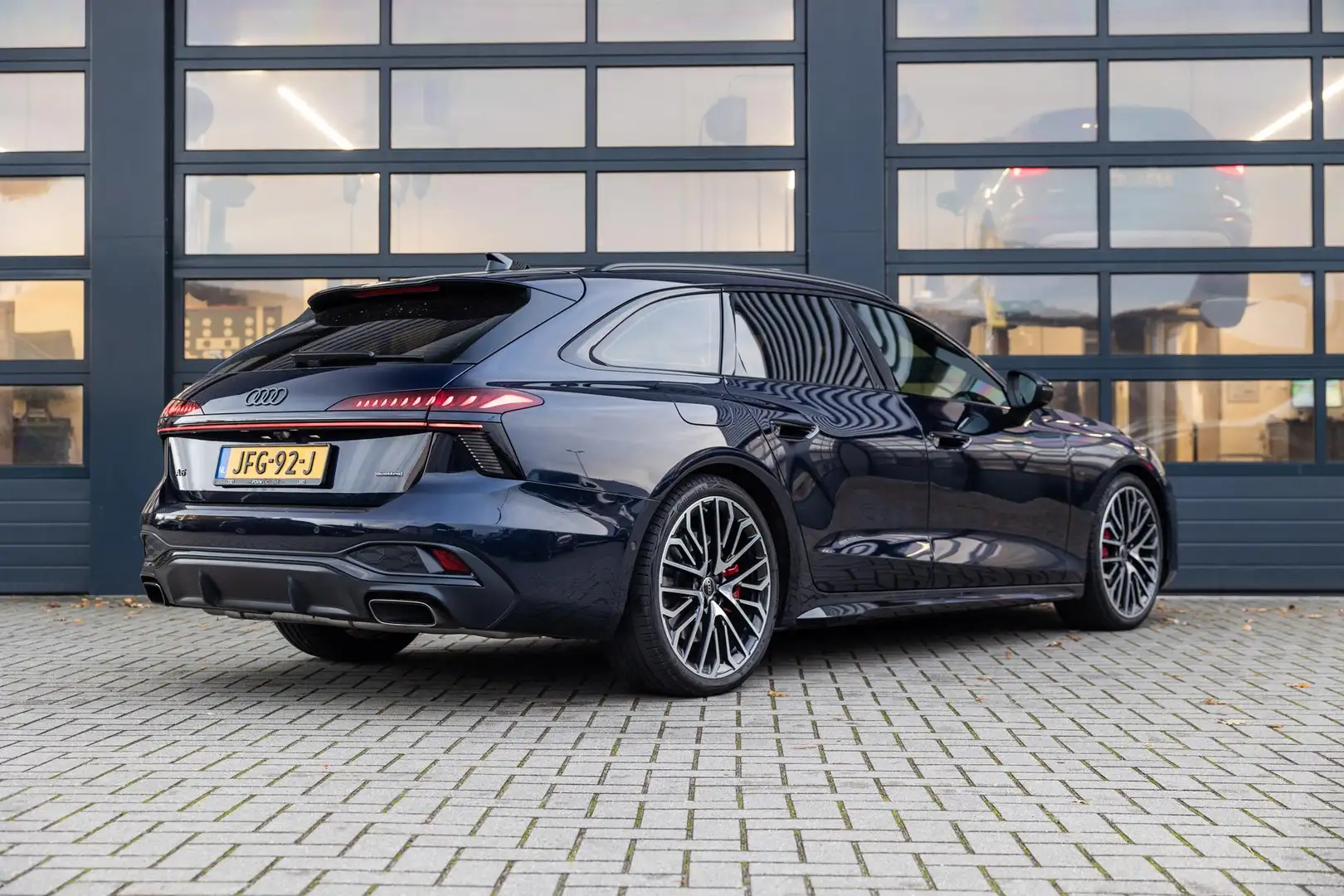 Audi A6 Avant 2.0 e-hybrid 367pk quattro S Edition Competi Azul - 2