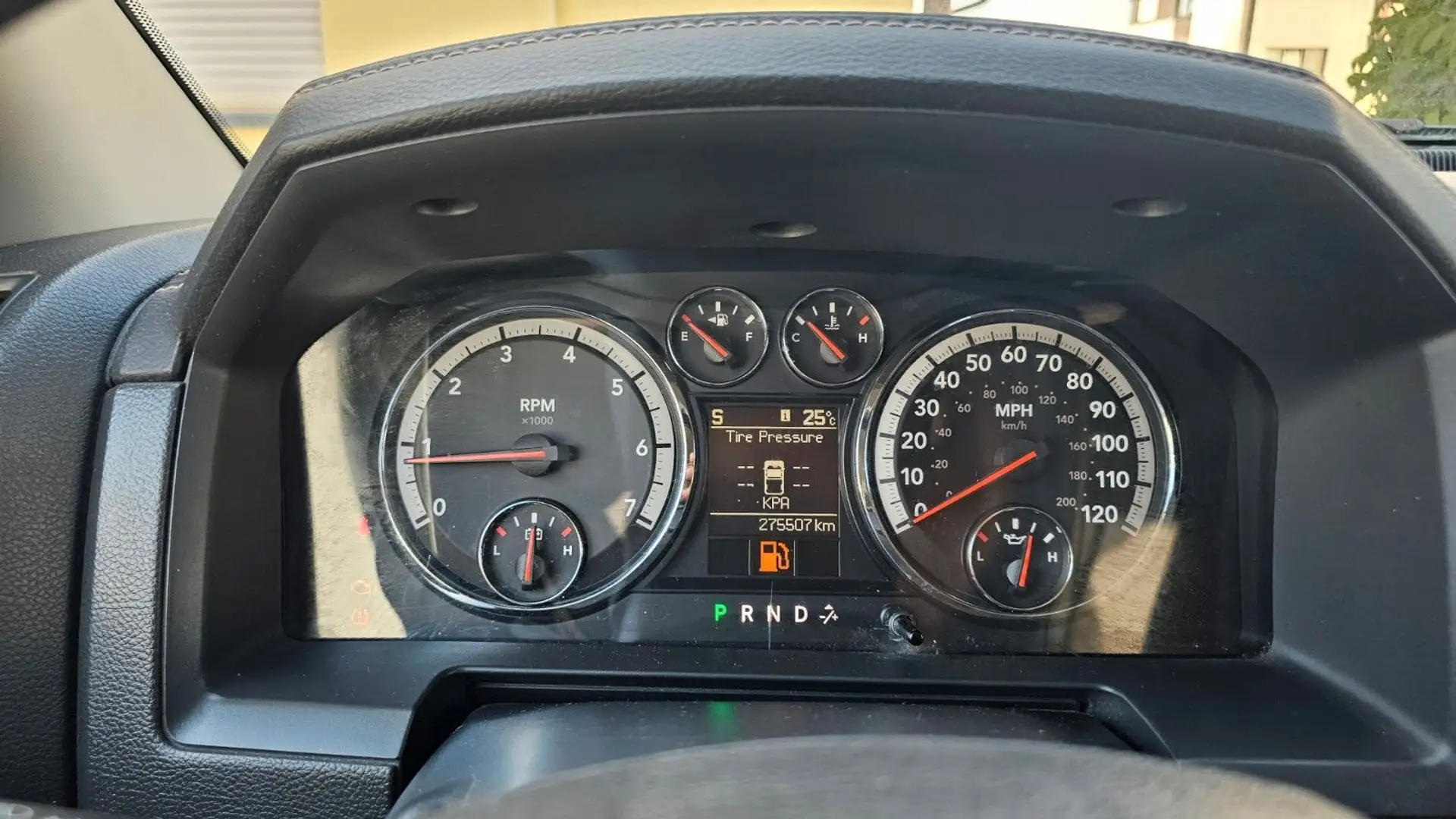 Dodge RAM 1500 Grau - 2