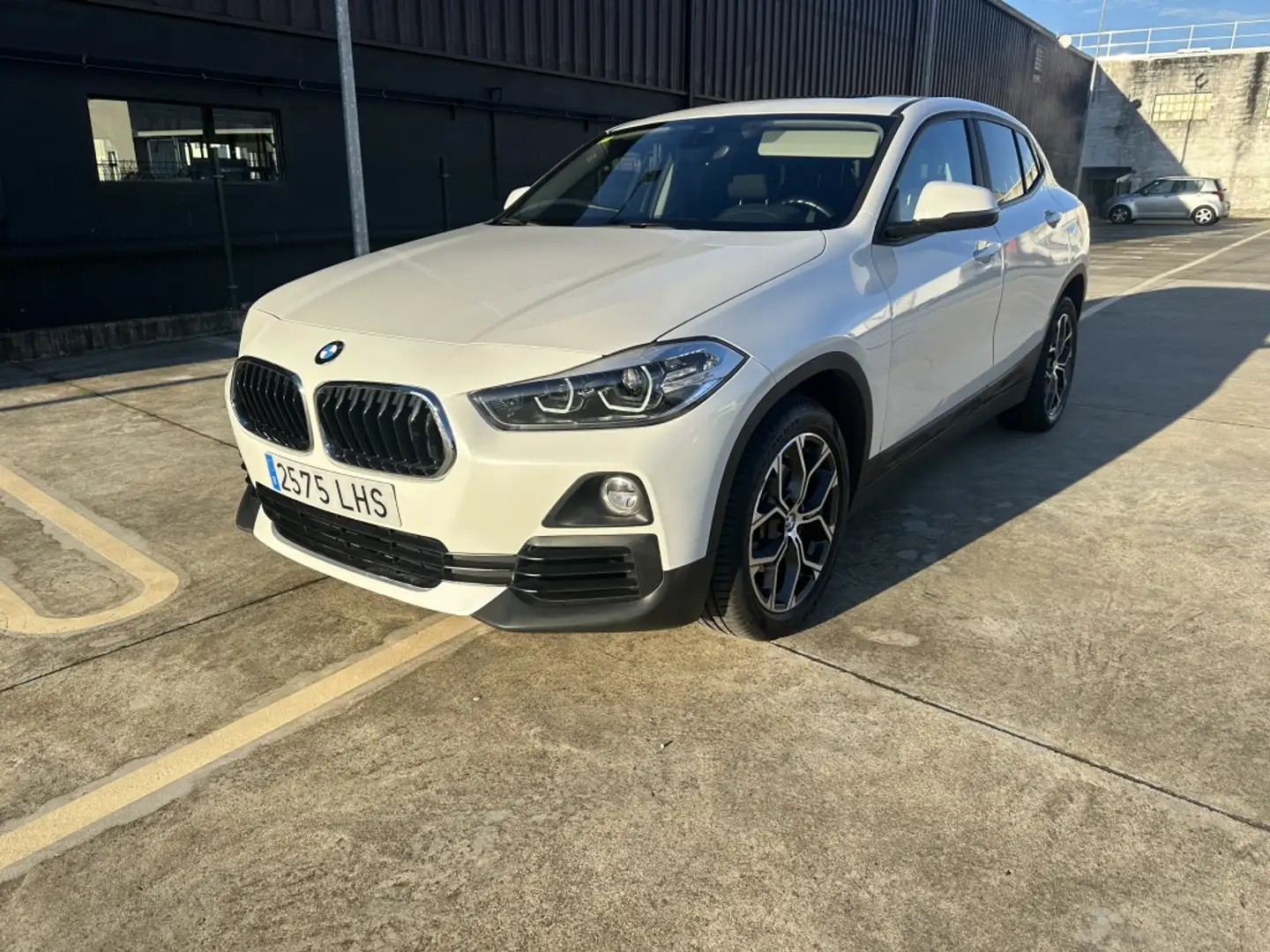 BMW X2 sDrive 18iA Blanc - 1