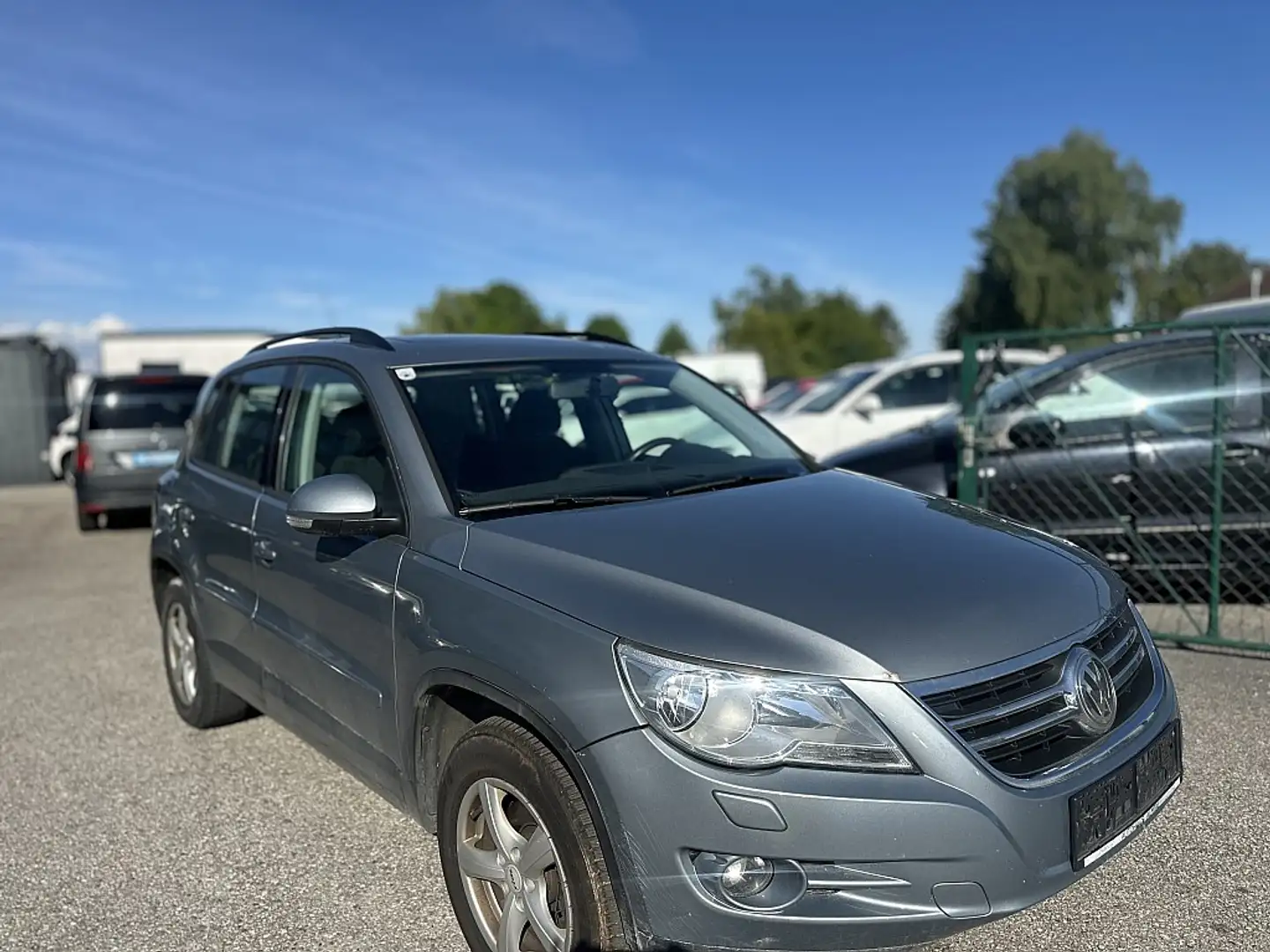 Volkswagen Tiguan 2,0 TDI CR DPF 4Motion Trend&Fun Gris - 2