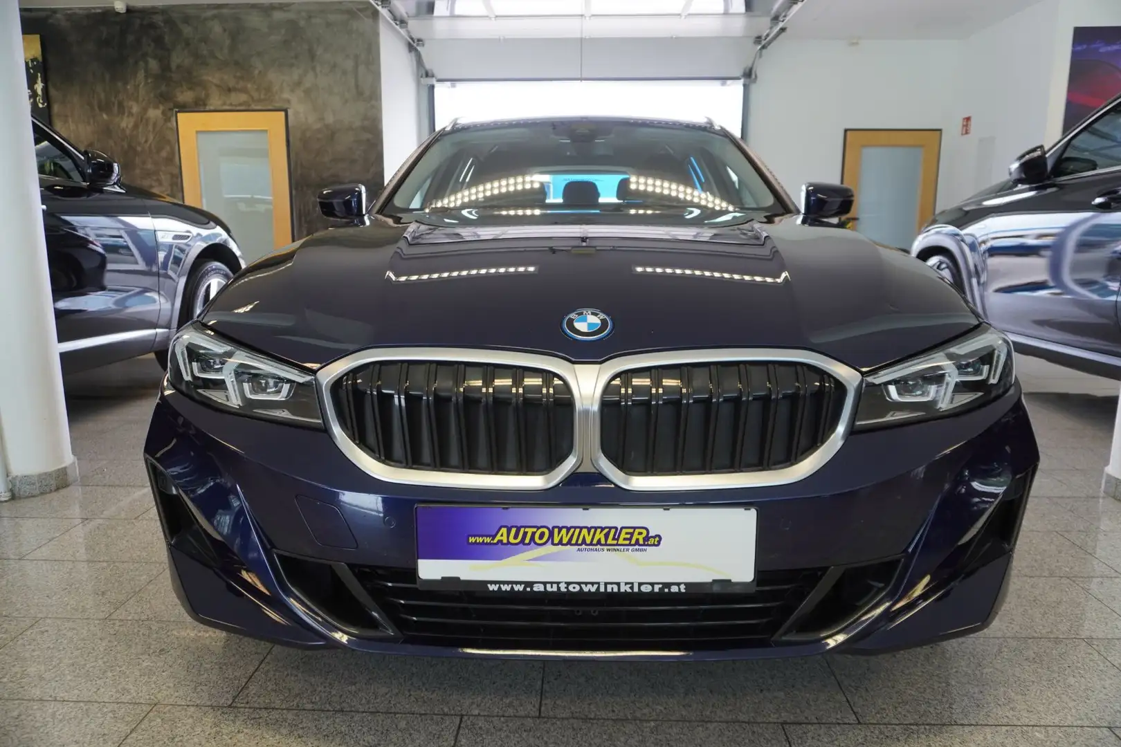 BMW 320 e PHEV Touring Aut. MY23/LED/Widescreen Blau - 2