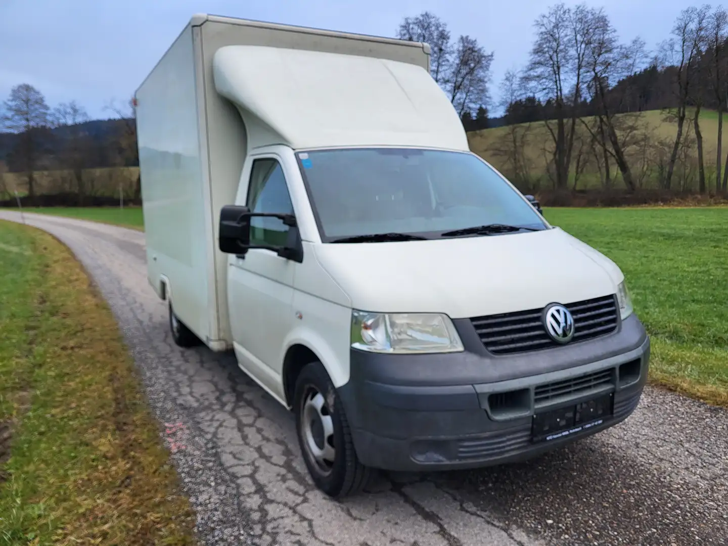 Volkswagen T5 Kofferaufbau Weiß - 1