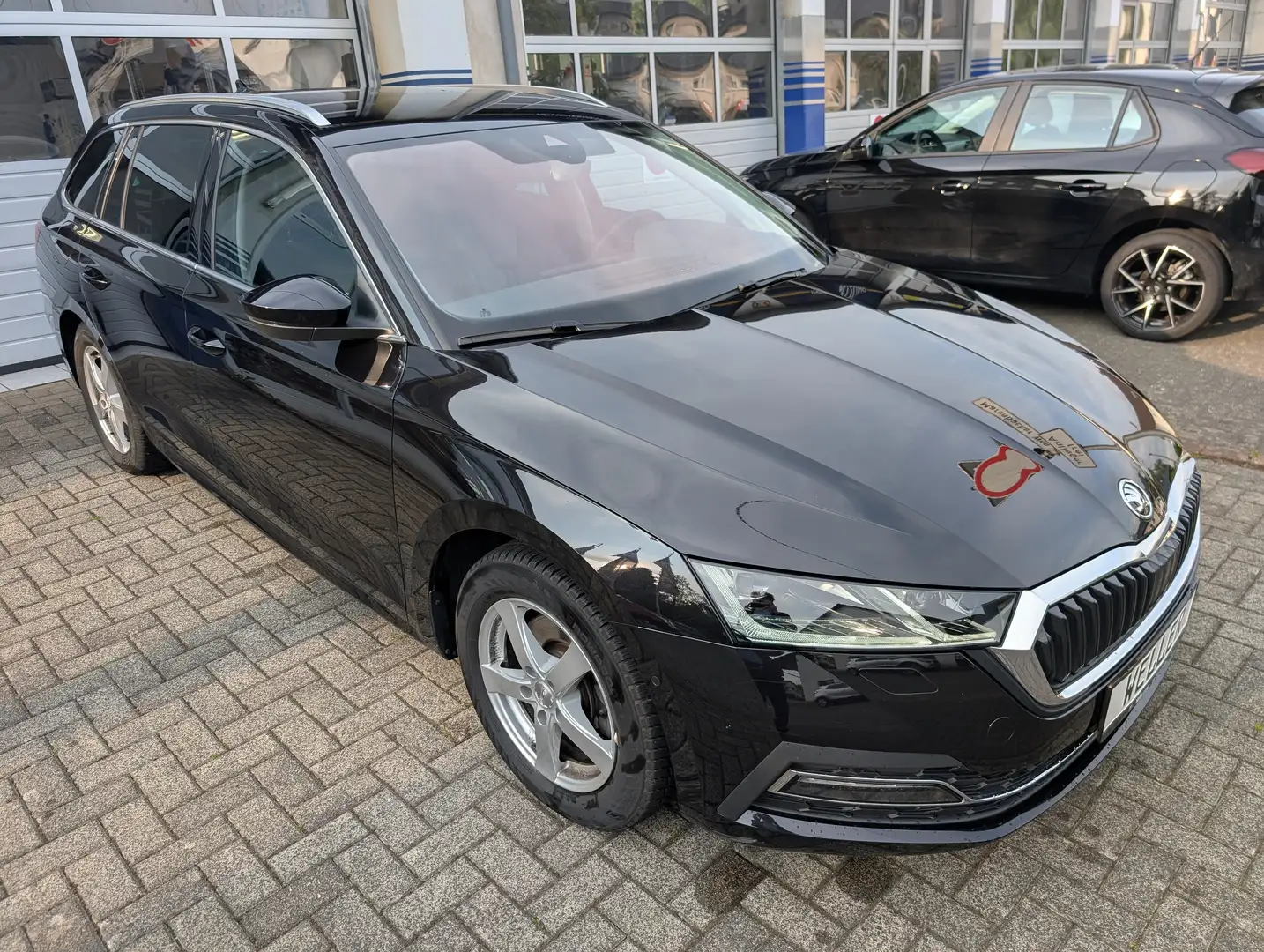 Skoda Octavia Combi 2.0 TDI DSG Col Navi Matrix AHK Standheizung Schwarz - 1