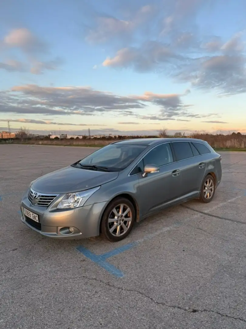 Toyota Avensis Wagon 2.0 Executive Gris - 1
