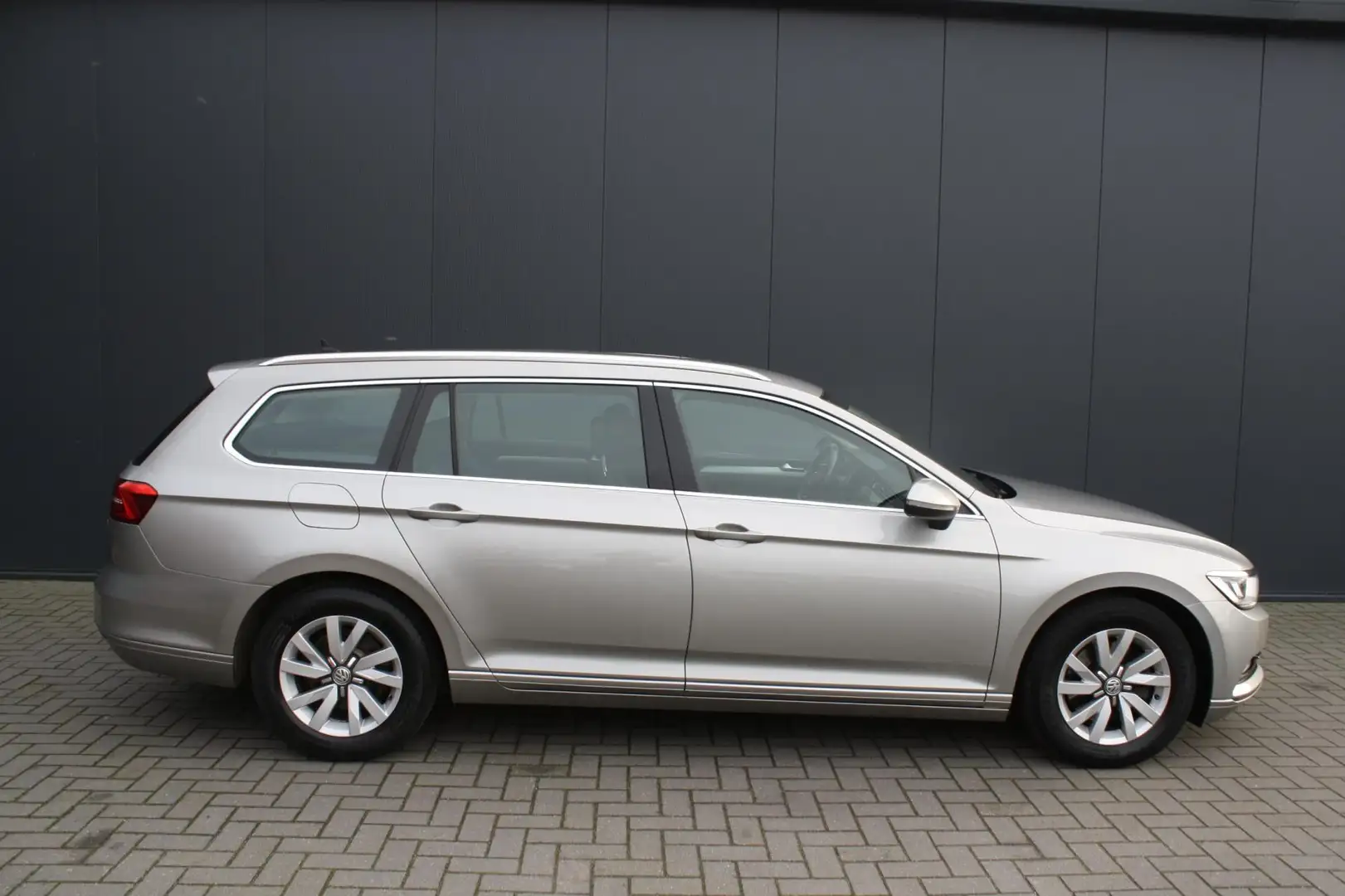 Volkswagen Passat Variant 1.4 TSI Business Edition Grau - 2
