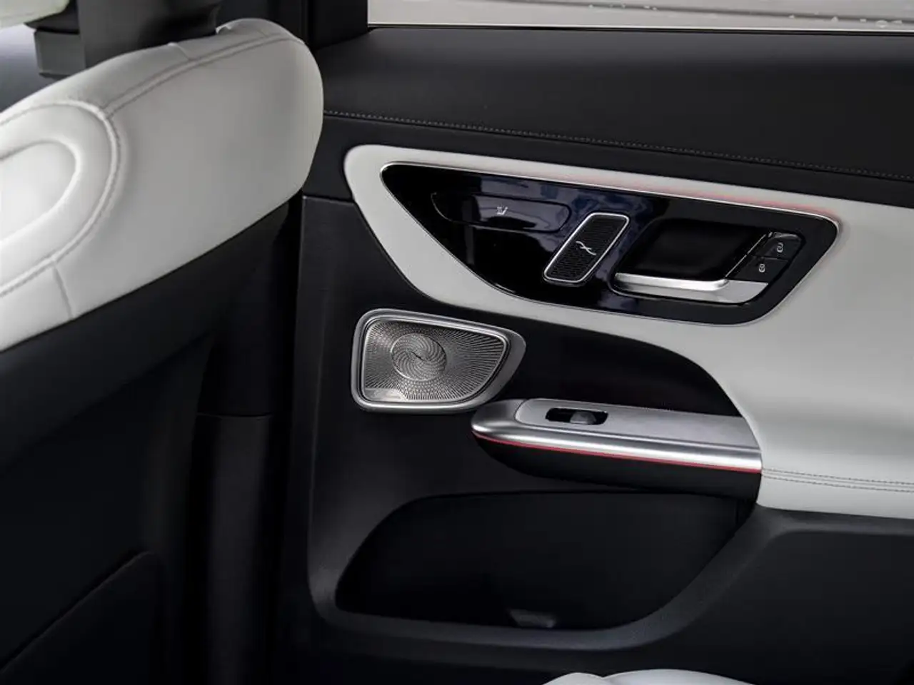 Mercedes-Benz GLC снимка Mercedes-Benz GLC