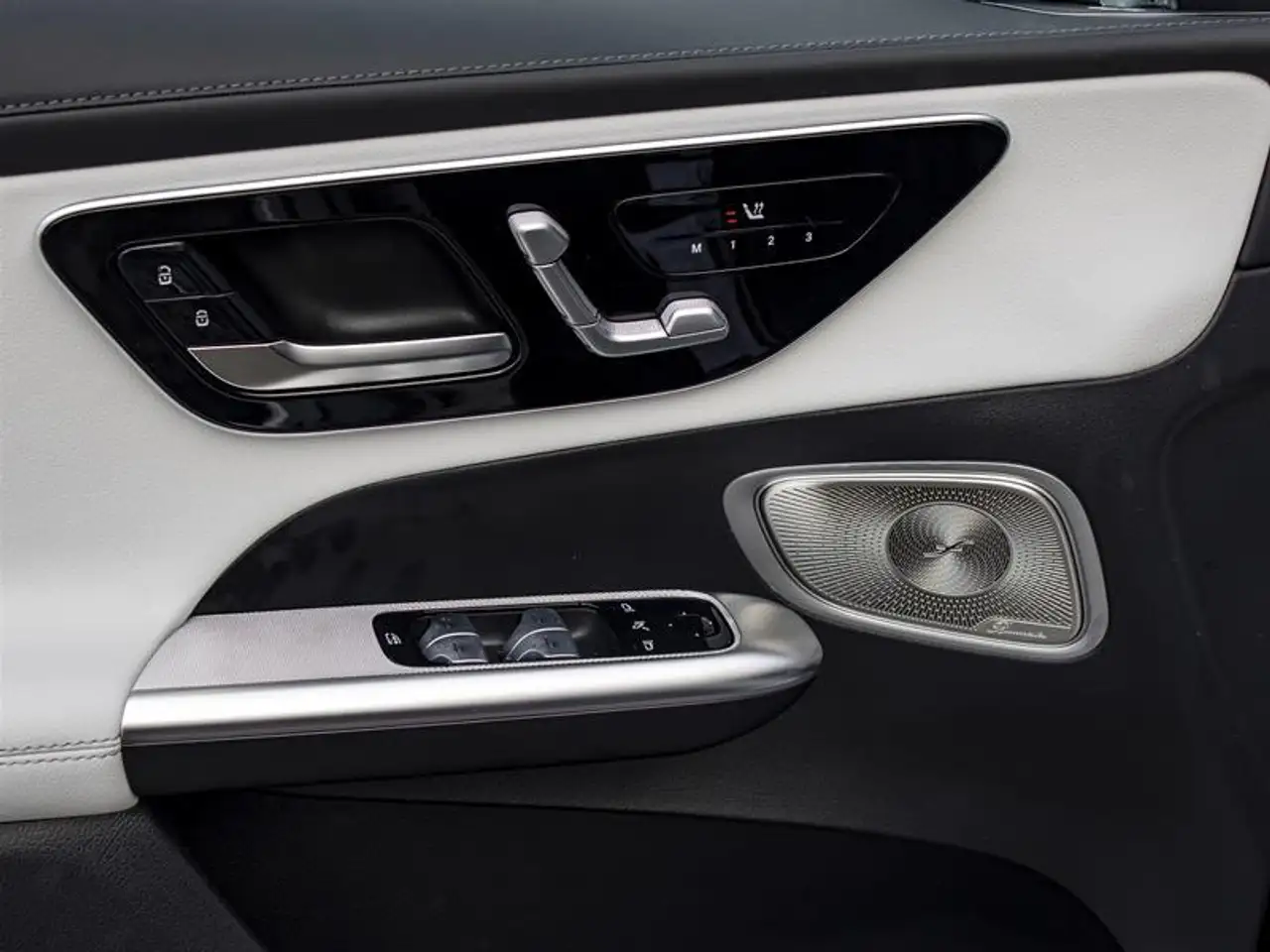 Mercedes-Benz GLC снимка Mercedes-Benz GLC