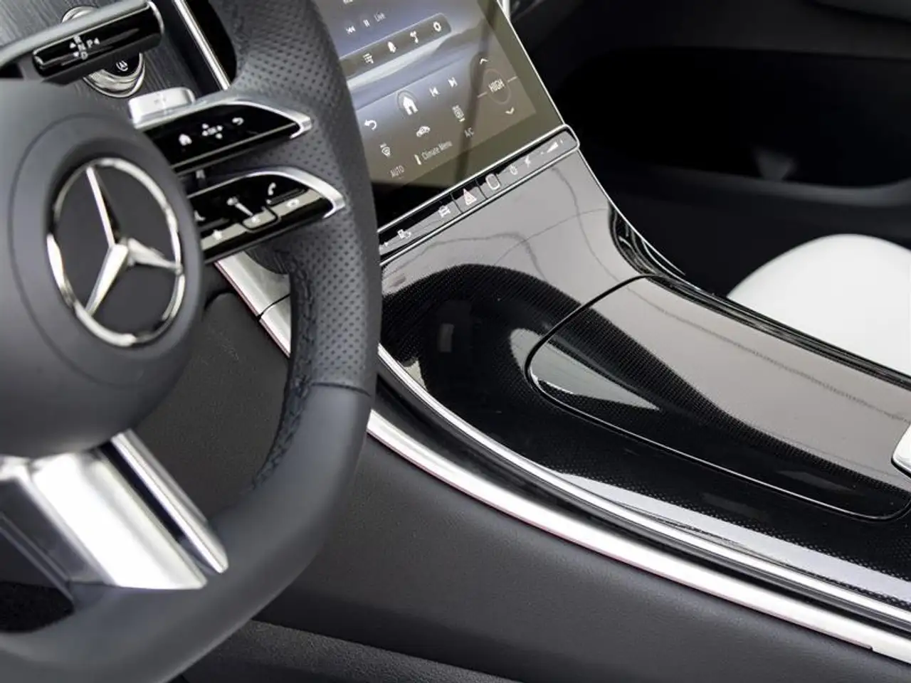 Mercedes-Benz GLC снимка Mercedes-Benz GLC