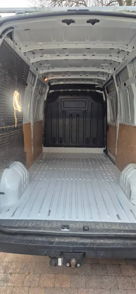 Nissan NV400
