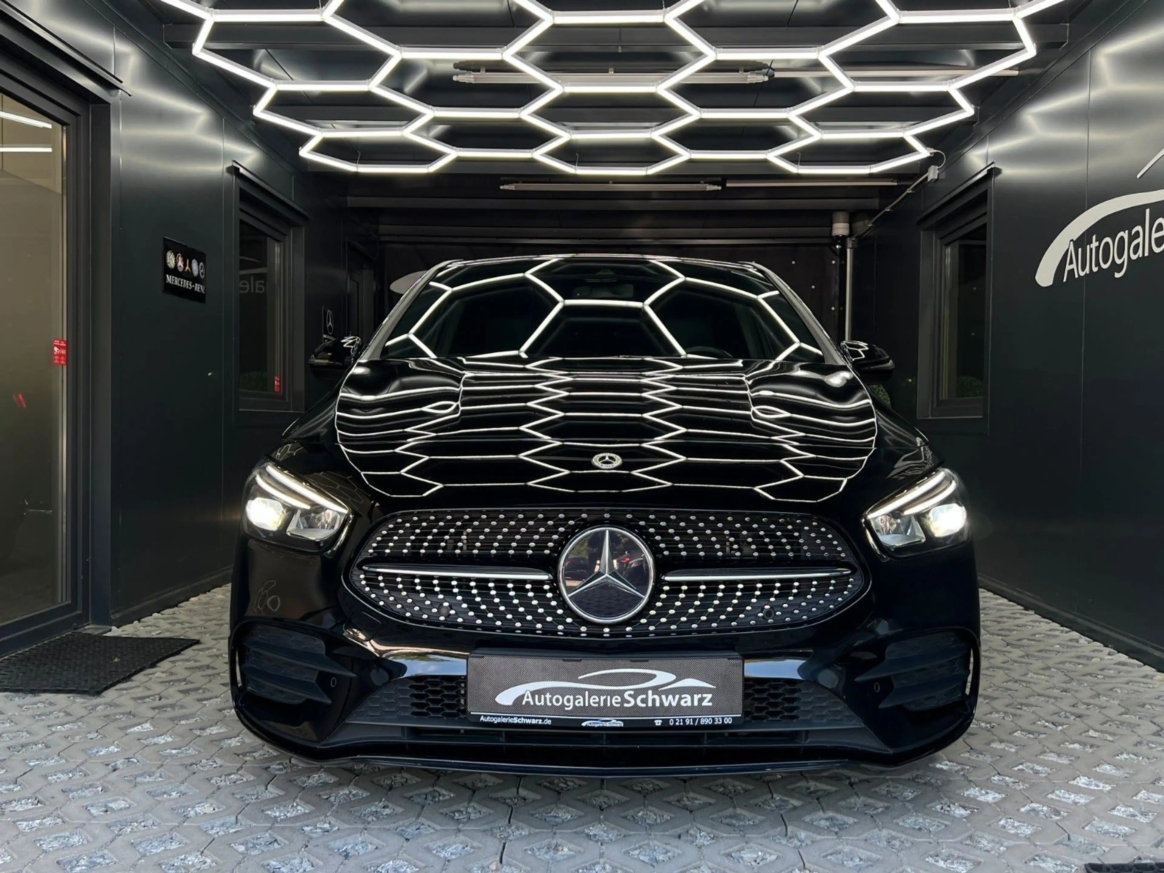 Mercedes-Benz B 250 e 8G AMG NIGHT LED NAV+DAB R-KAM CRPLY AMBT — photo 4