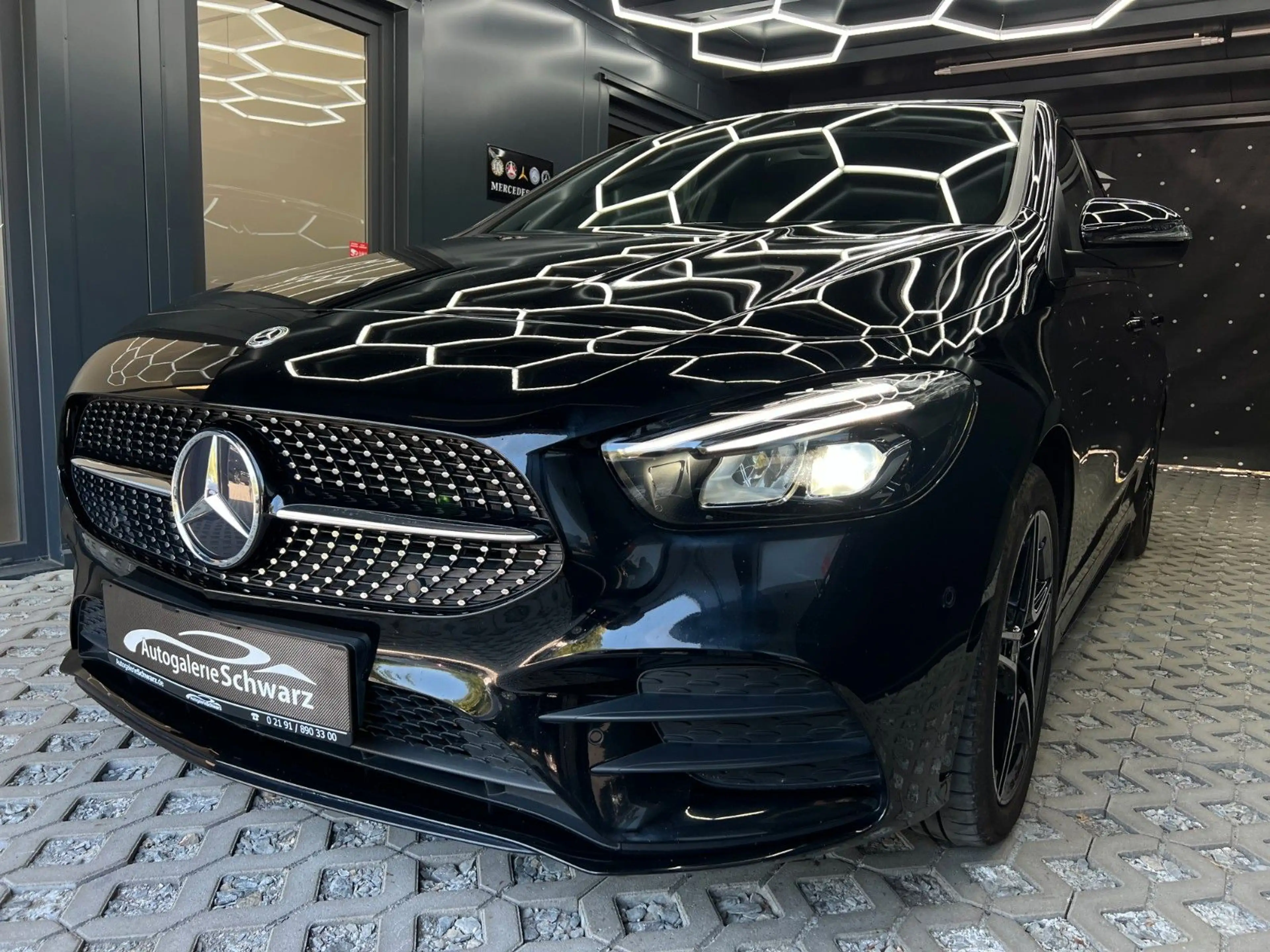 Mercedes-Benz B 250 e 8G AMG NIGHT LED NAV+DAB R-KAM CRPLY AMBT — photo 3