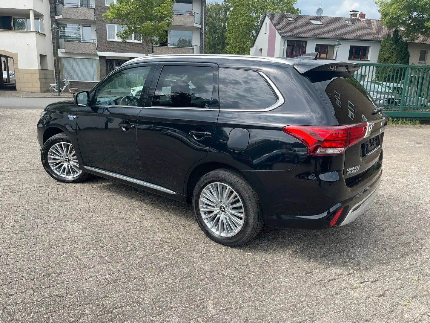 Mitsubishi Outlander 2.4 PLUG-IN HYBRID 4WD*Leder/Alcantara Schwarz - 2