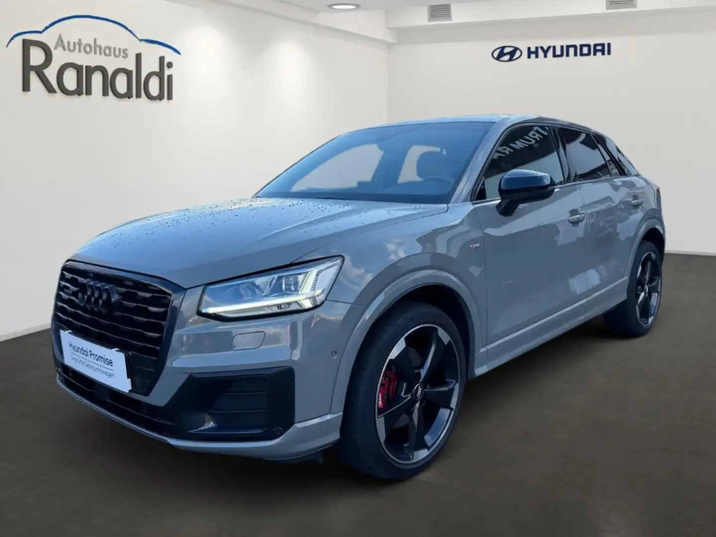Audi Q2 40 TFSI quattro sport 2.0 EU6d-T++Automatik++Navi+ Grau - 1