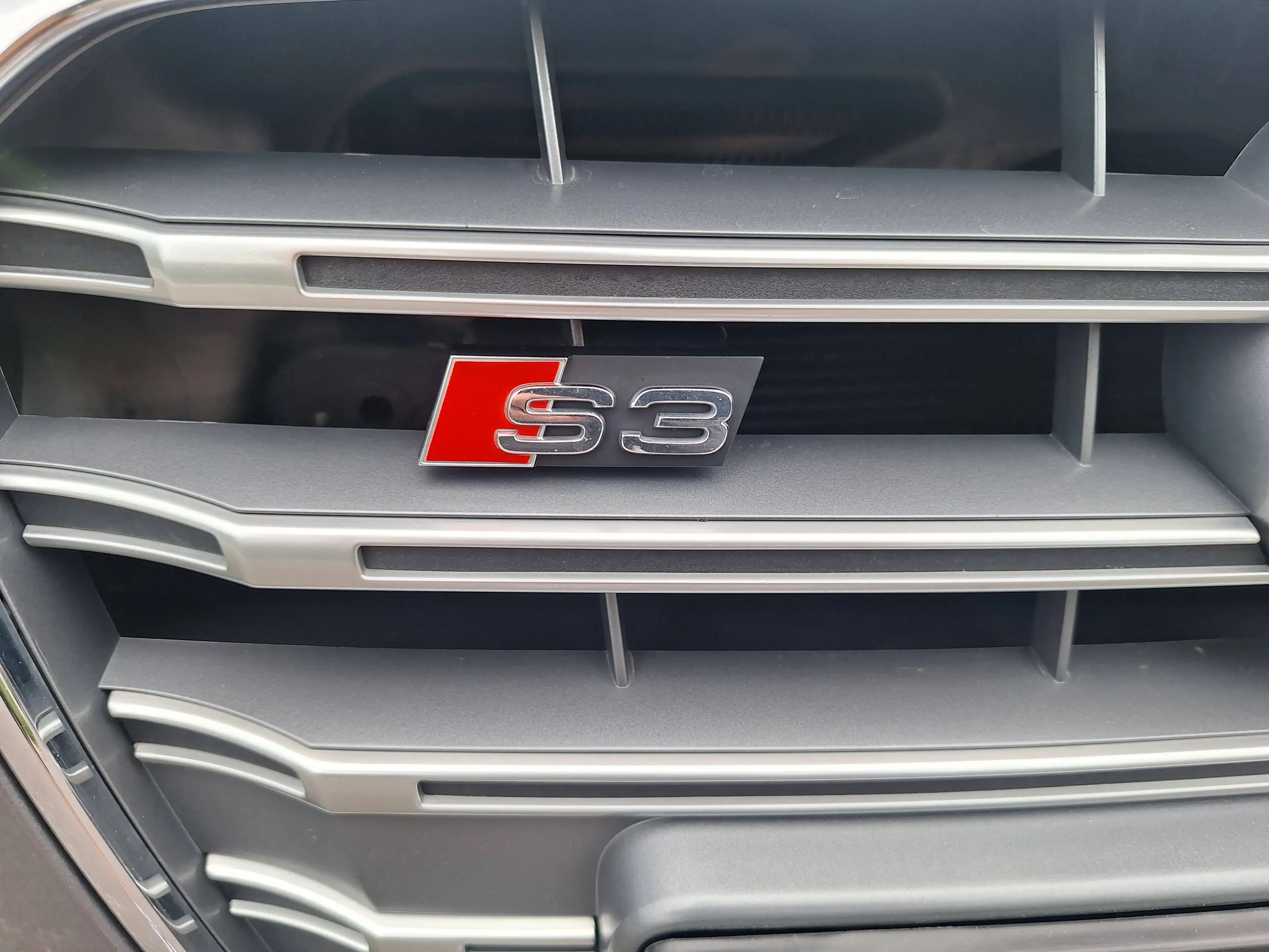 Audi S3 2.0 TFSI quattro — photo 14