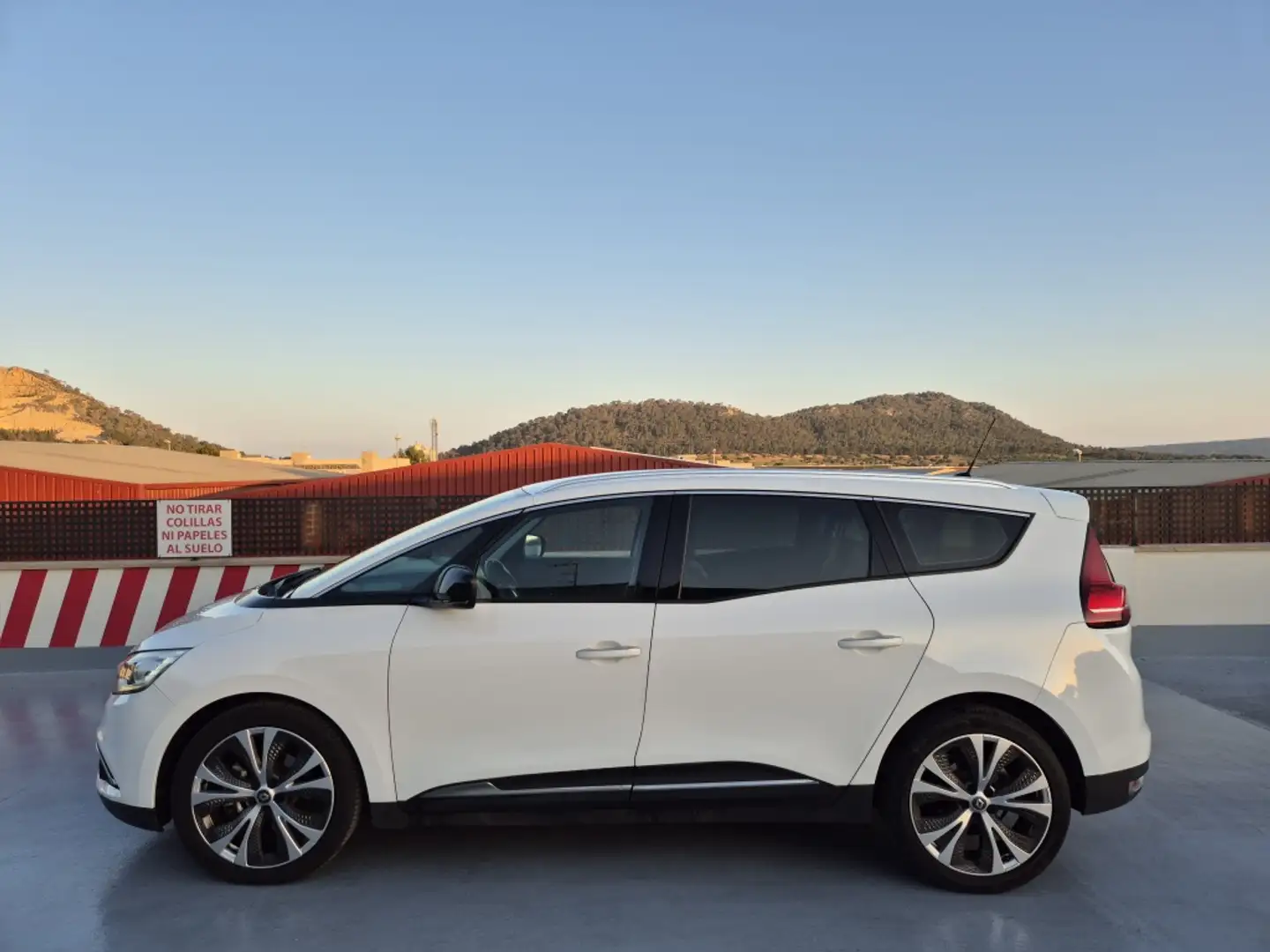 Renault Grand Scenic 1.6dCi eco2 Energy Limited 7pl. Černá - 2