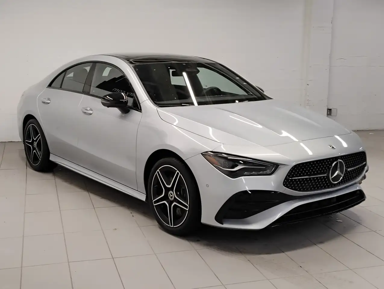 Mercedes-Benz CLA снимка Mercedes-Benz CLA