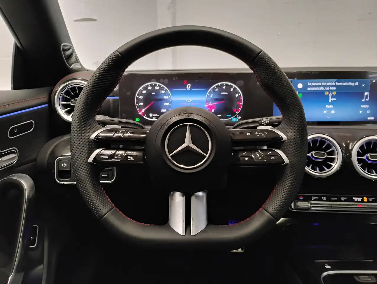 Mercedes-Benz CLA снимка Mercedes-Benz CLA