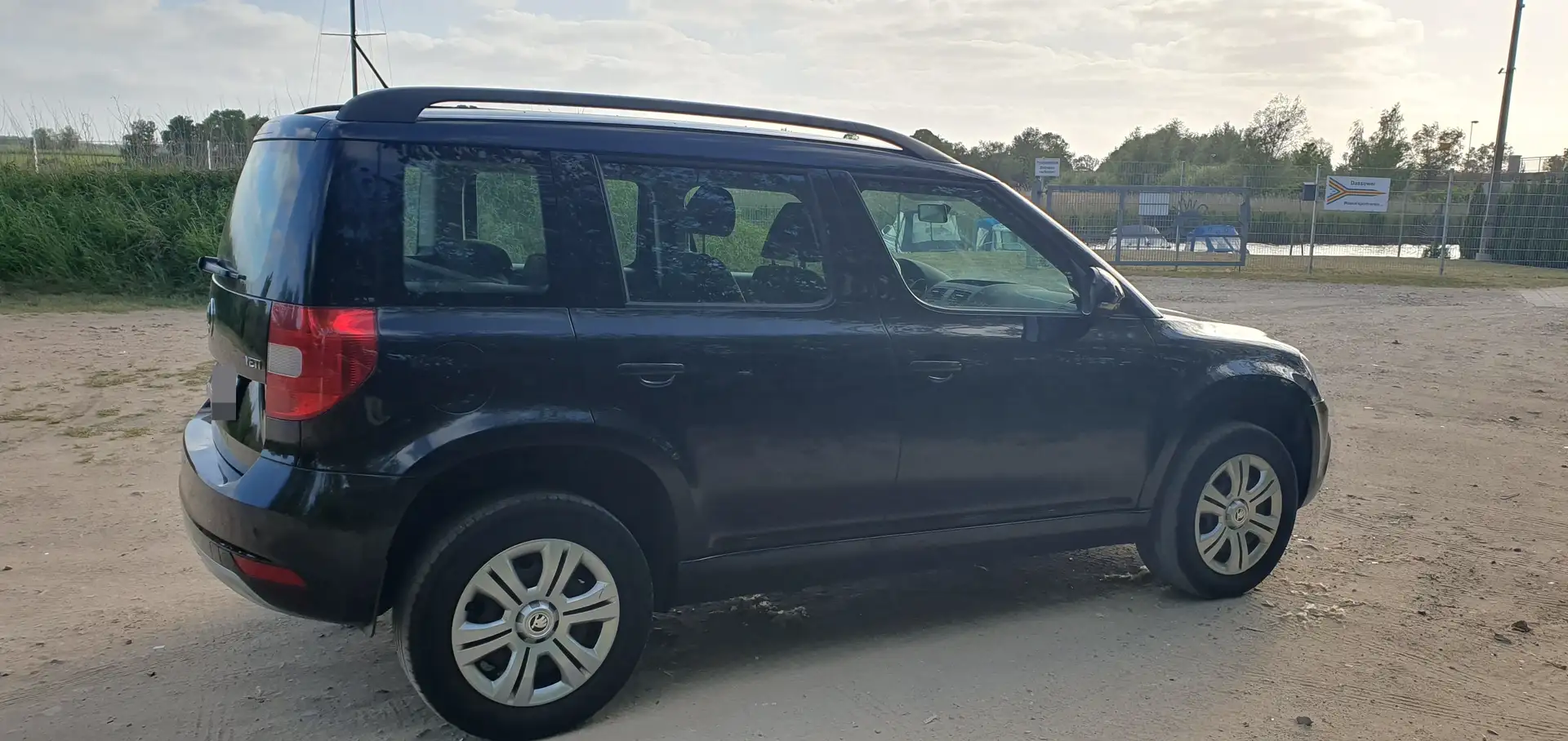 Skoda Yeti Yeti 1.2 TSI DSG Edition Schwarz - 2