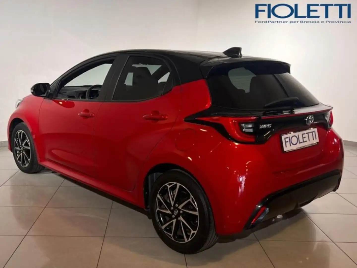 Toyota Yaris 4ª SERIE 1.5 HYBRID 5 PORTE STYLE Rosso - 2