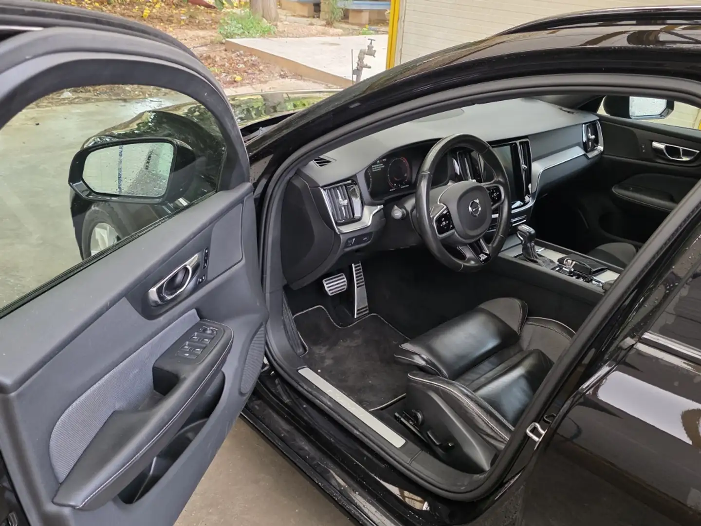 Volvo V60 B4 R-Design Aut. Noir - 2