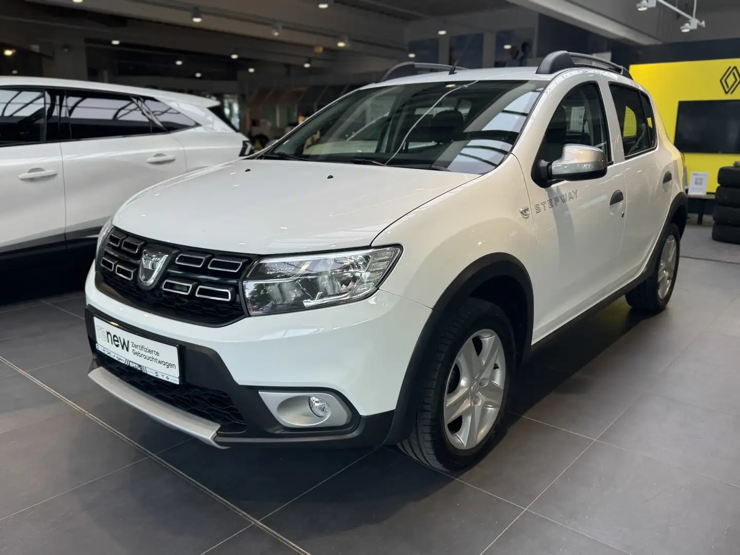 Dacia Sandero Stepway Essential TCe 90 PS Beyaz - 1
